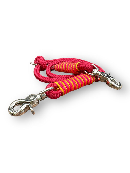 Hundeleine aus 10mm starken Tau in Himbeere rot mit gelben und Neon Details 