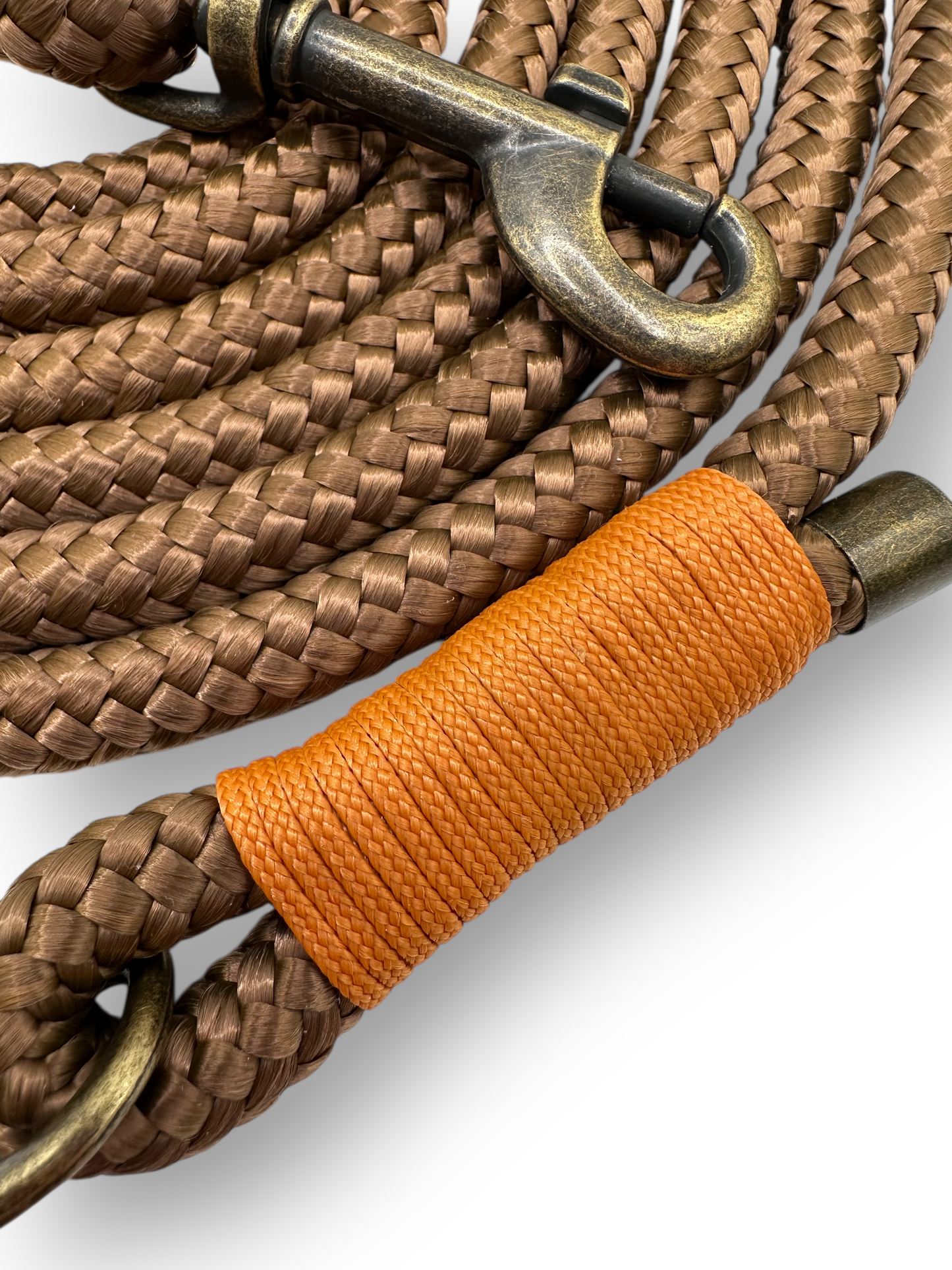 Hundeleine aus 10mm starken Tau in der Farbe Sepia braun mit Karamell Umwicklung.