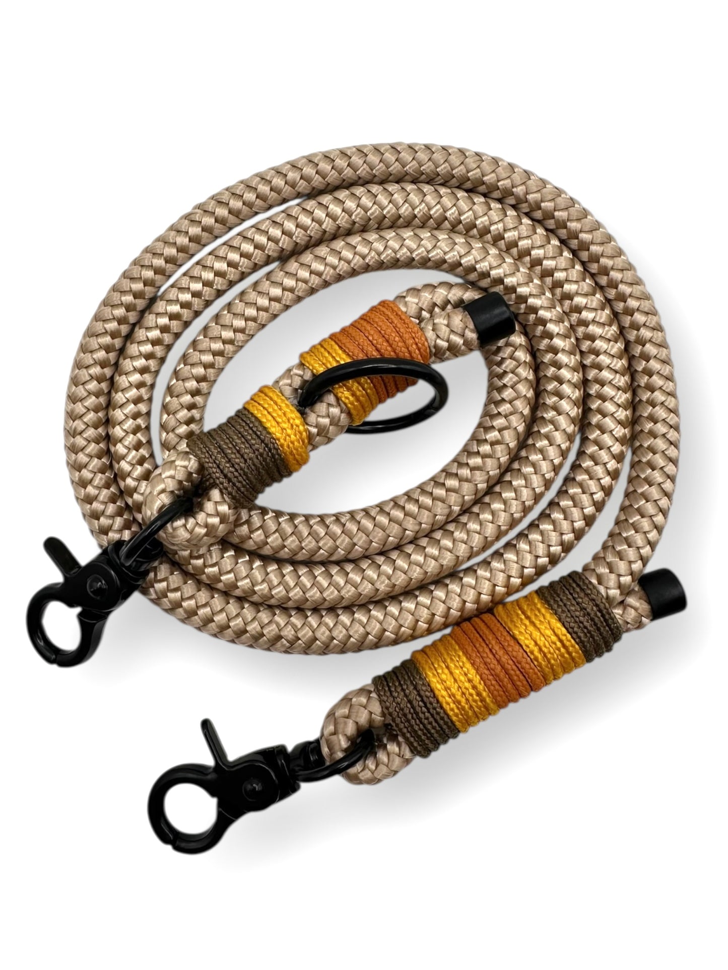 Hundeleine aus Tau in beige mit herbstlichen Details In den Farben orange, Khaki und gelb. Personalisierbar und anpassbar an alle hundegrößen.