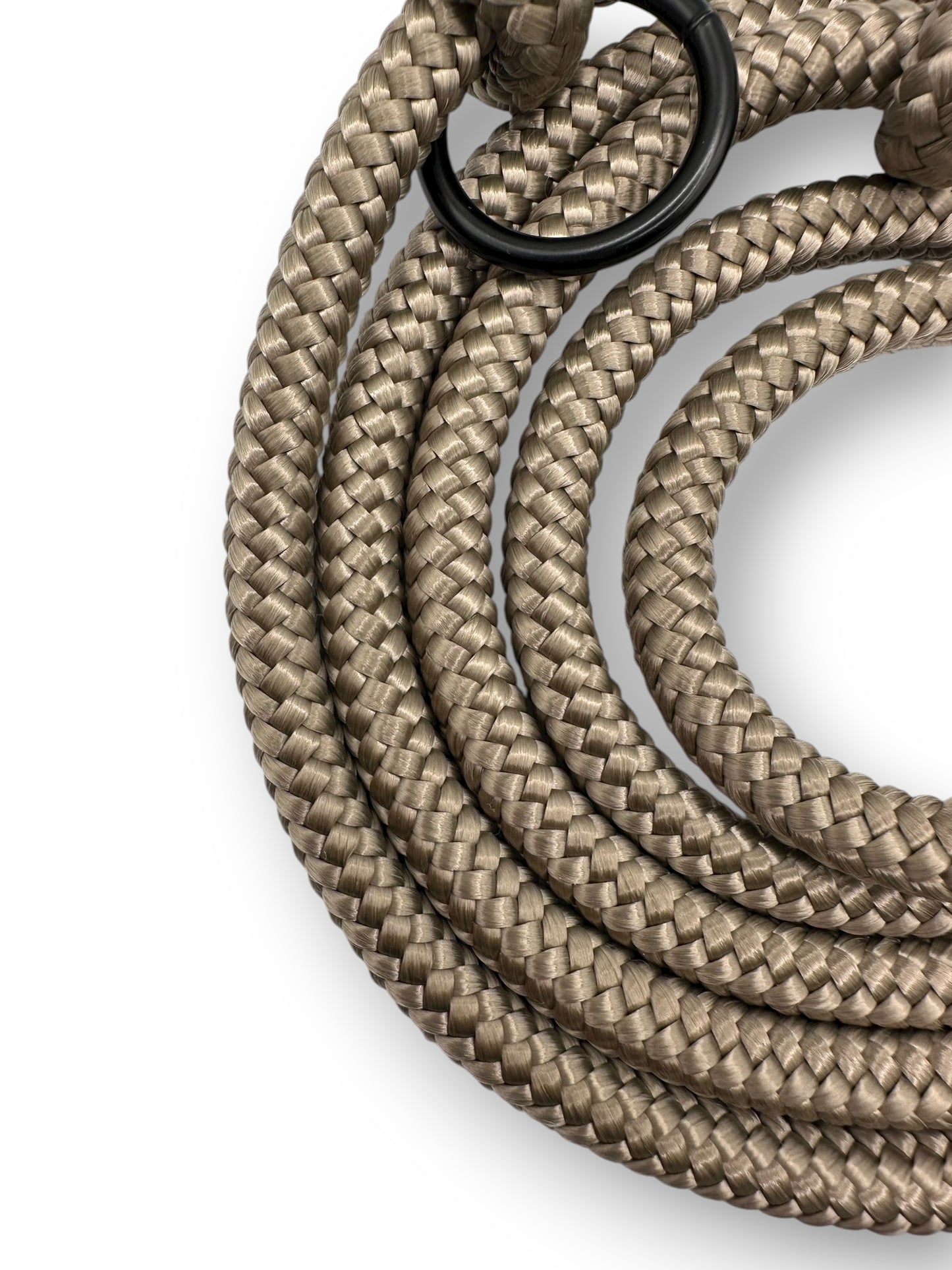 Hundeleine aus 10mm starken Tau in der Farbe gab mit beigen und schwarzen Details. Seil