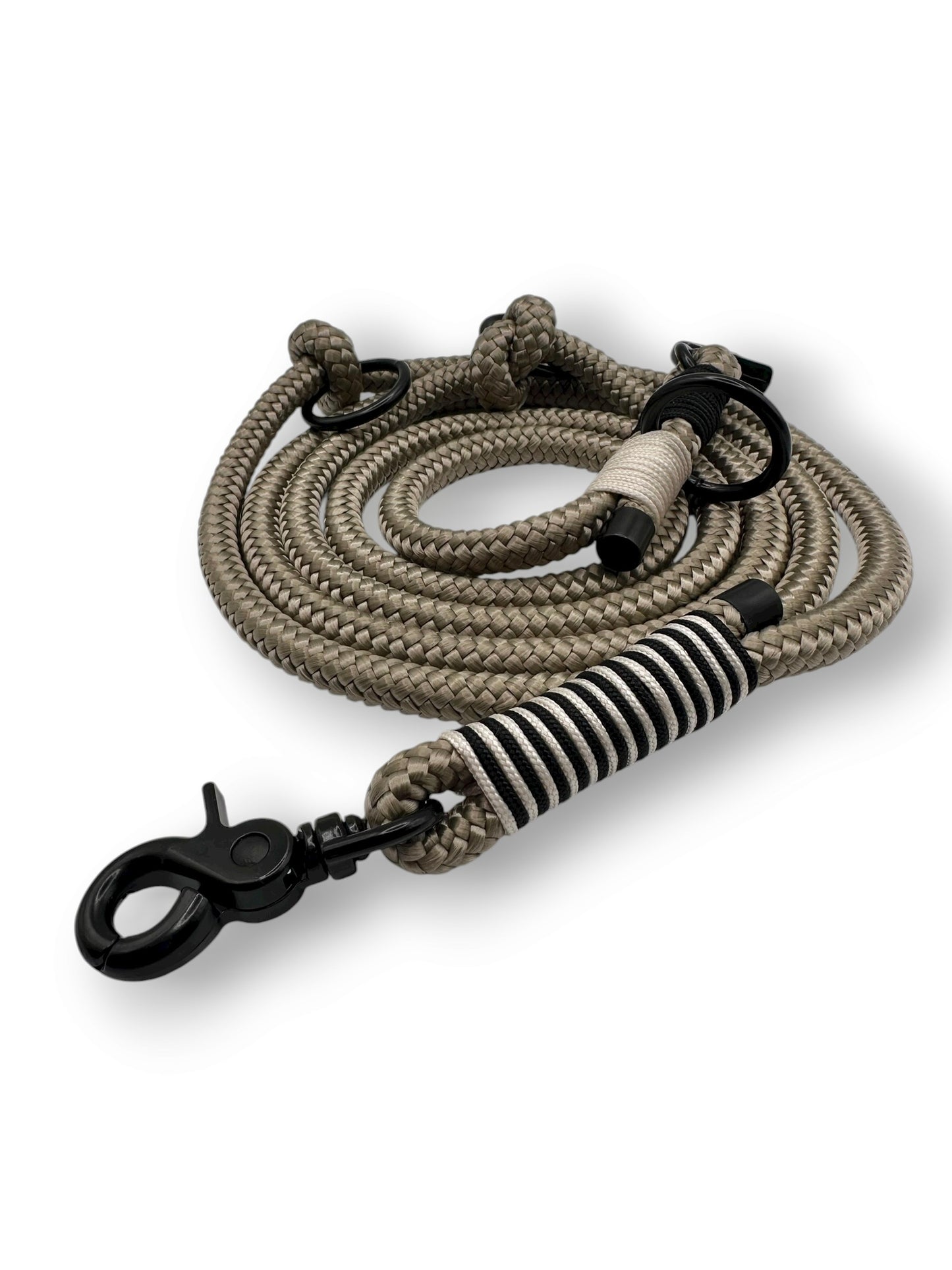 Hundeleine aus 10mm starken Tau in der Farbe gab mit beigen und schwarzen Details.