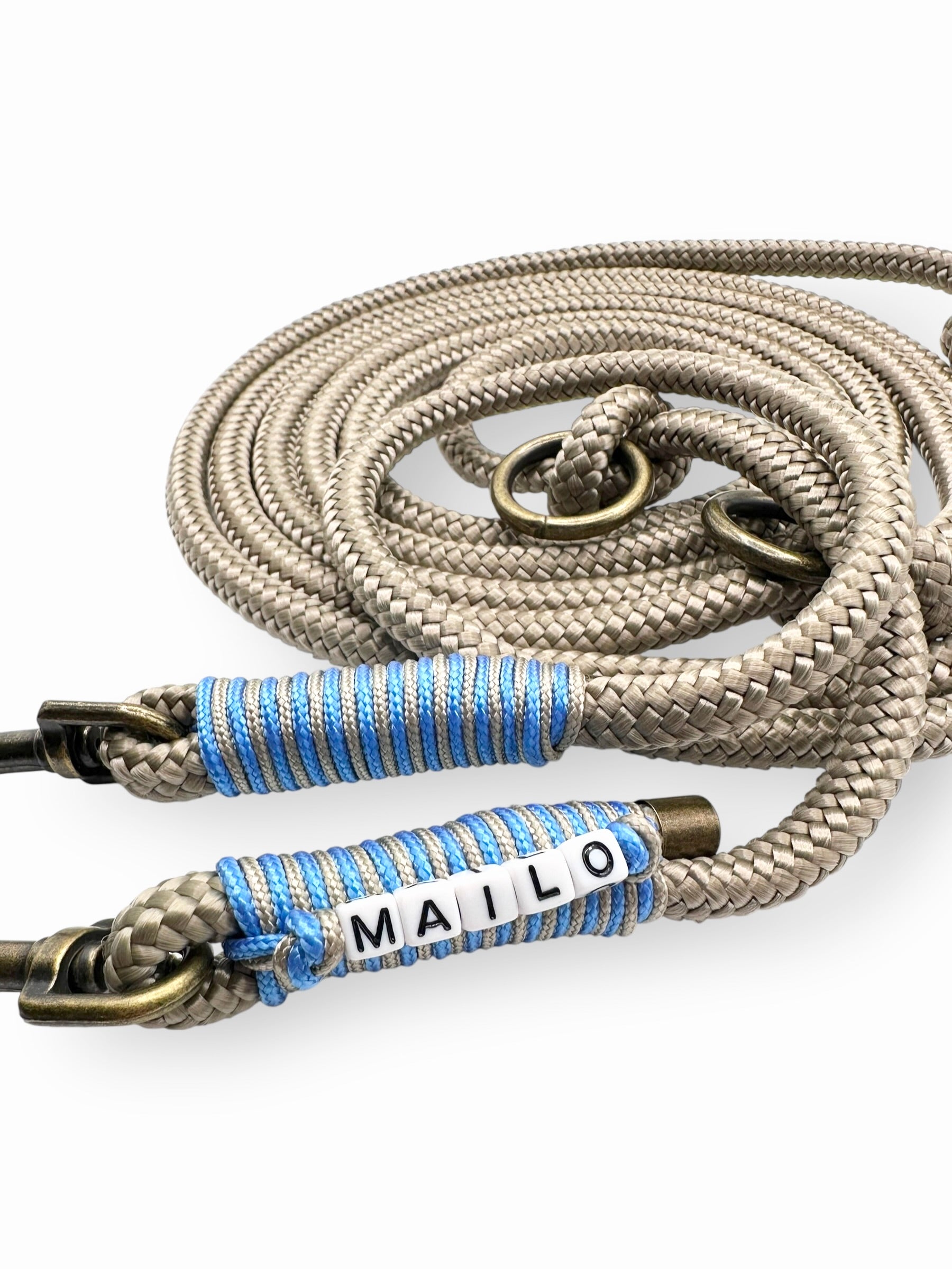 Hundeleine aus Tau in tan mit dark baby blauen Details aus 8mm starken Seil -Nahaufnahme