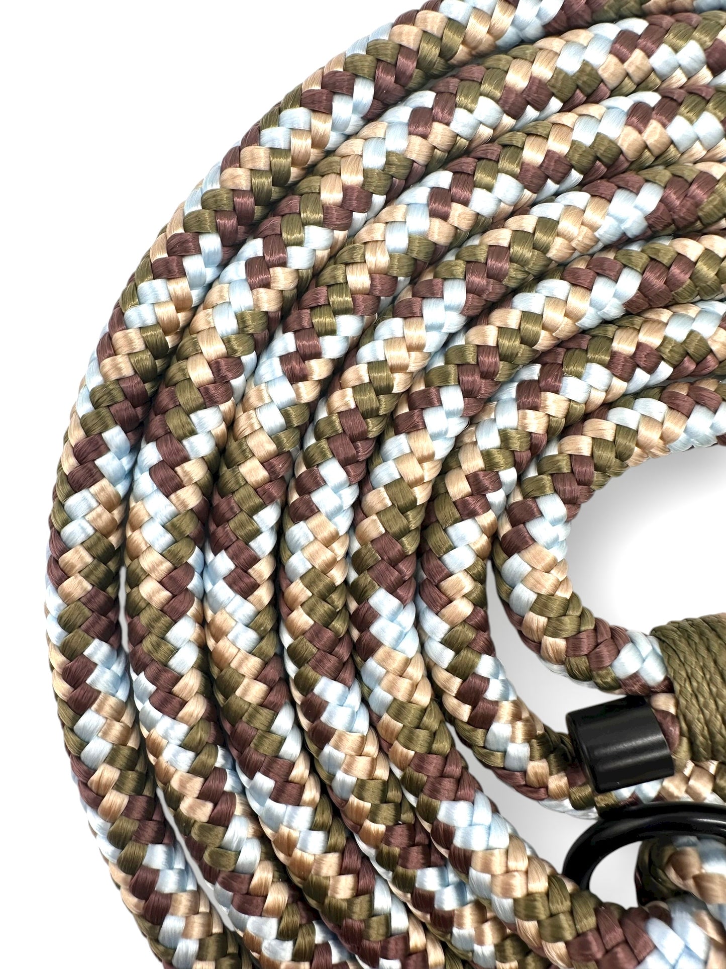 Hundeleine aus 10mm starken Tau Tundra. Herbstliche Farben: Grün, Braun, Beige und Blau. Mit Schwarzen Karabinern und O-Ringen. - Nahaufnahme Seil