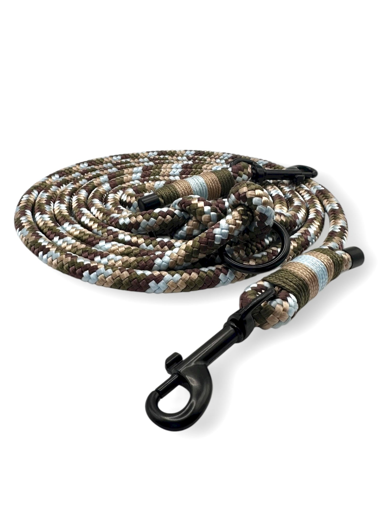 Hundeleine aus 10mm starken Tau Tundra. Herbstliche Farben: Grün, Braun, Beige und Blau. Mit Schwarzen Karabinern und O-Ringen. 