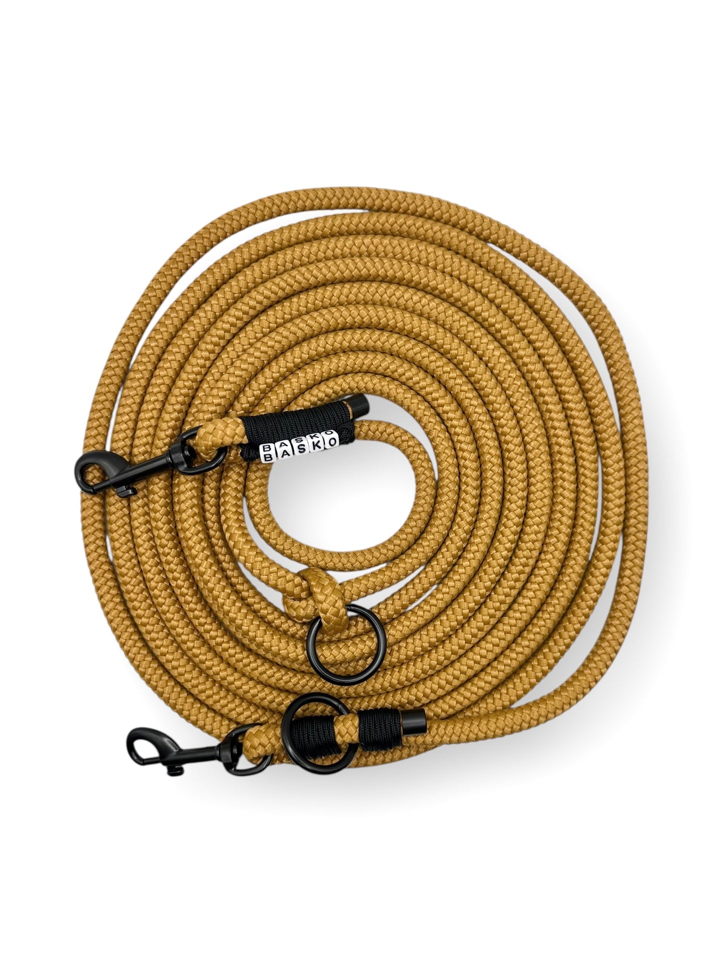 Hundeleine aus Tau in der Farbe Karamell mit schwarzen Details. Personalisierbar mit Name und anpassbar 