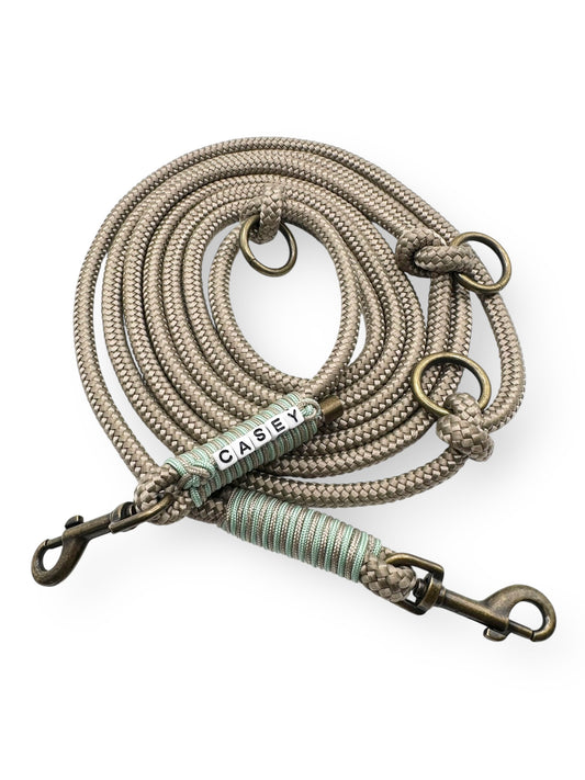 Hundeleine aus Tau in der Farbe tan mit dewdrop grünen Details Draufsicht