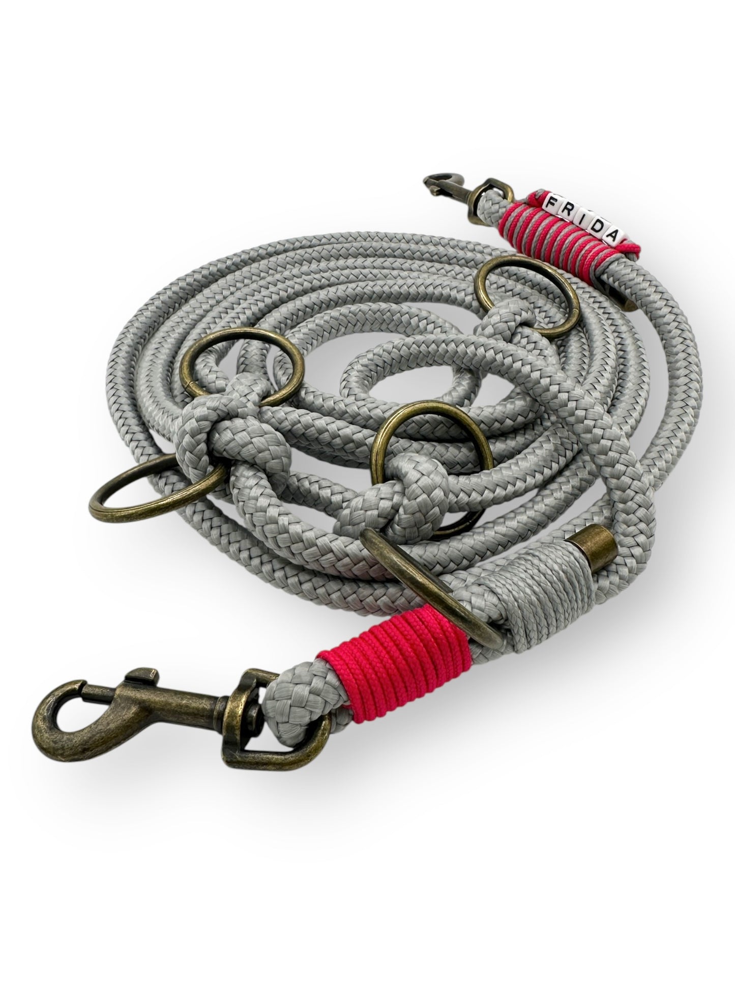 Hundeleine aus Tau in cement grau mit very Berry Details