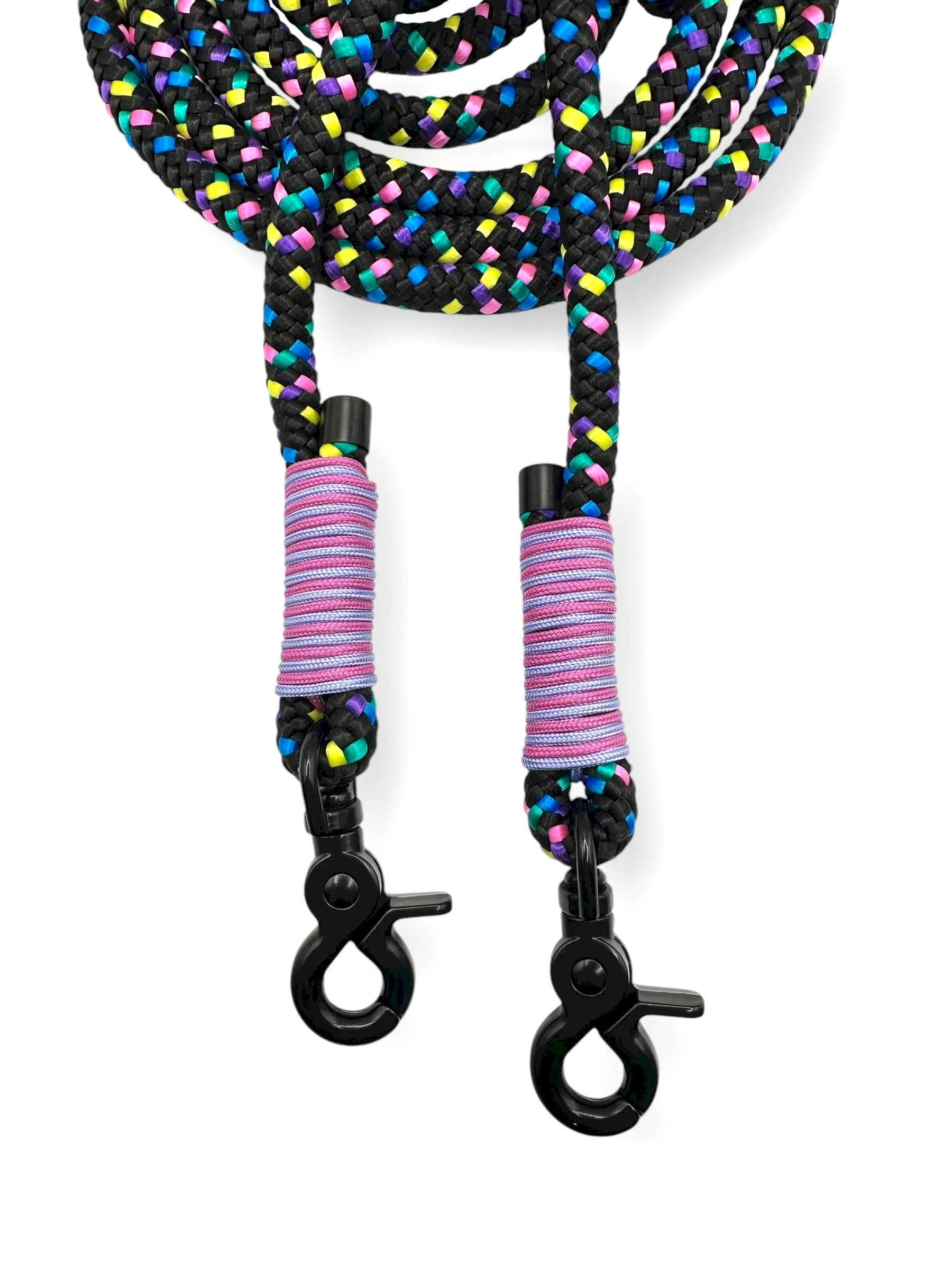 Hundeleine aus 10mm starken Tau. In schwarz mit bunten Details - gelb, blau, lila, rosa und grün. 
