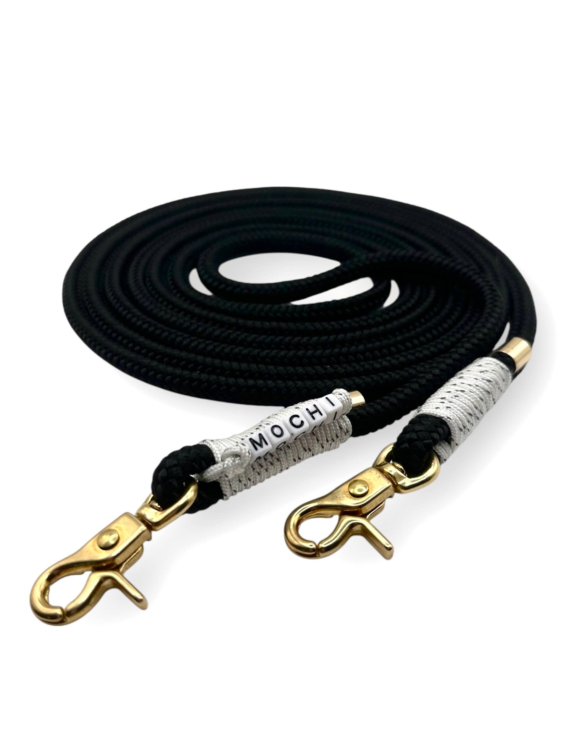 Hundeleine aus 8mm starken Tau in der Farbe schwarz mit weißen reflektierenden Details