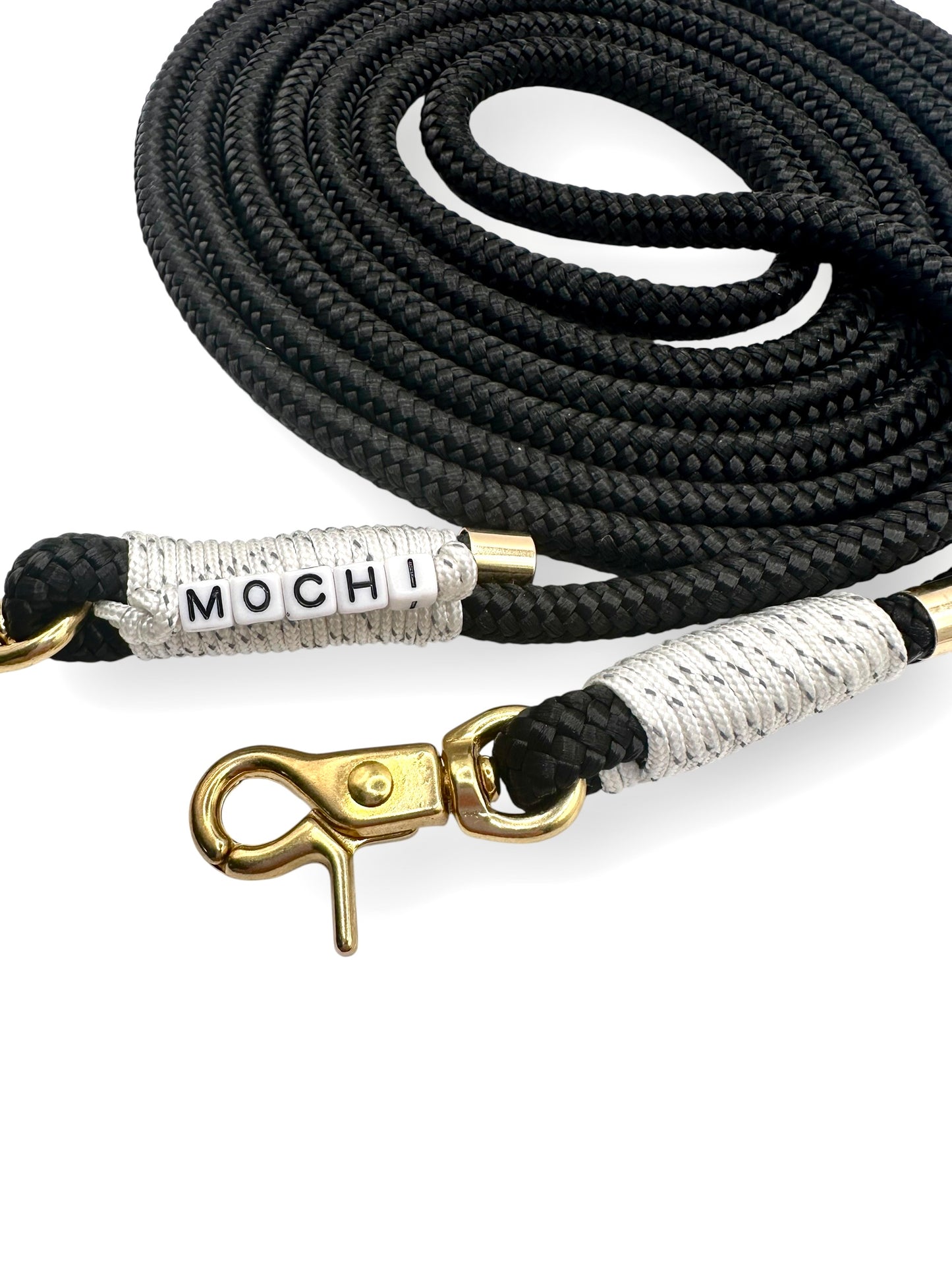 Hundeleine aus 8mm starken Tau in der Farbe schwarz mit weißen reflektierenden Details - Umwickelung