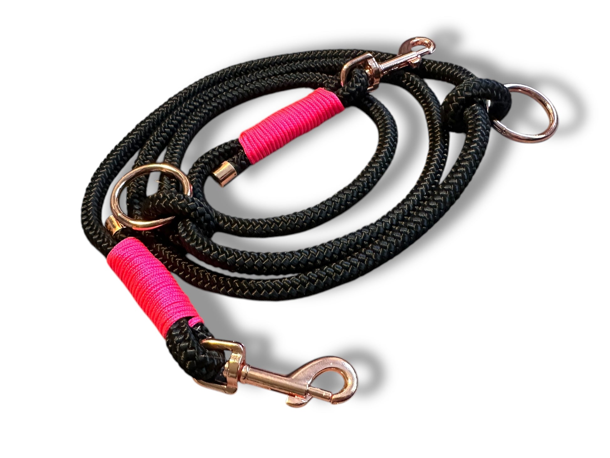 Hundeleine aus 8mm starken Tau in der Farbe schwarz mit nein rosa Details 