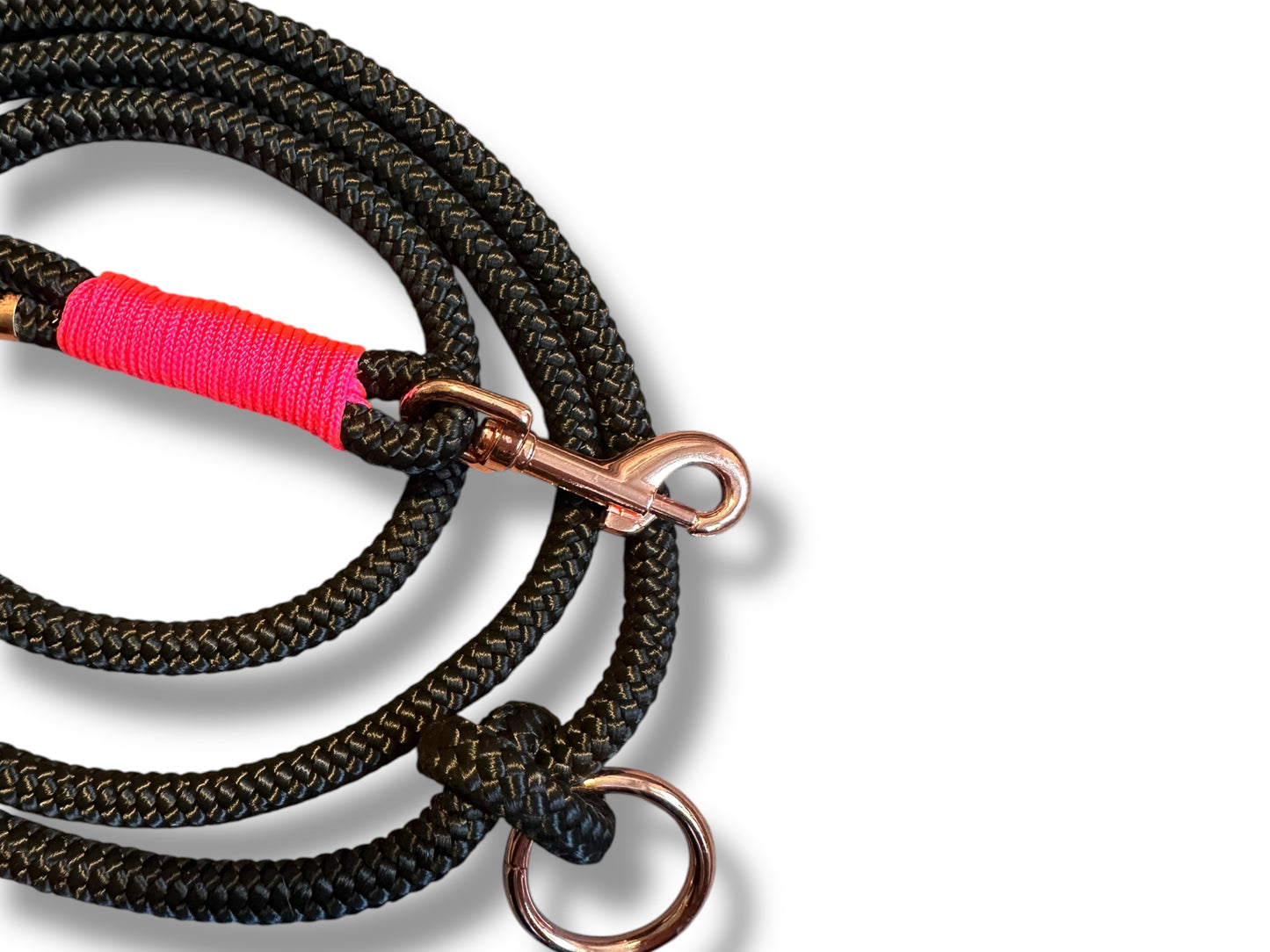 Hundeleine aus 8mm starken Tau in der Farbe schwarz mit nein rosa Details 