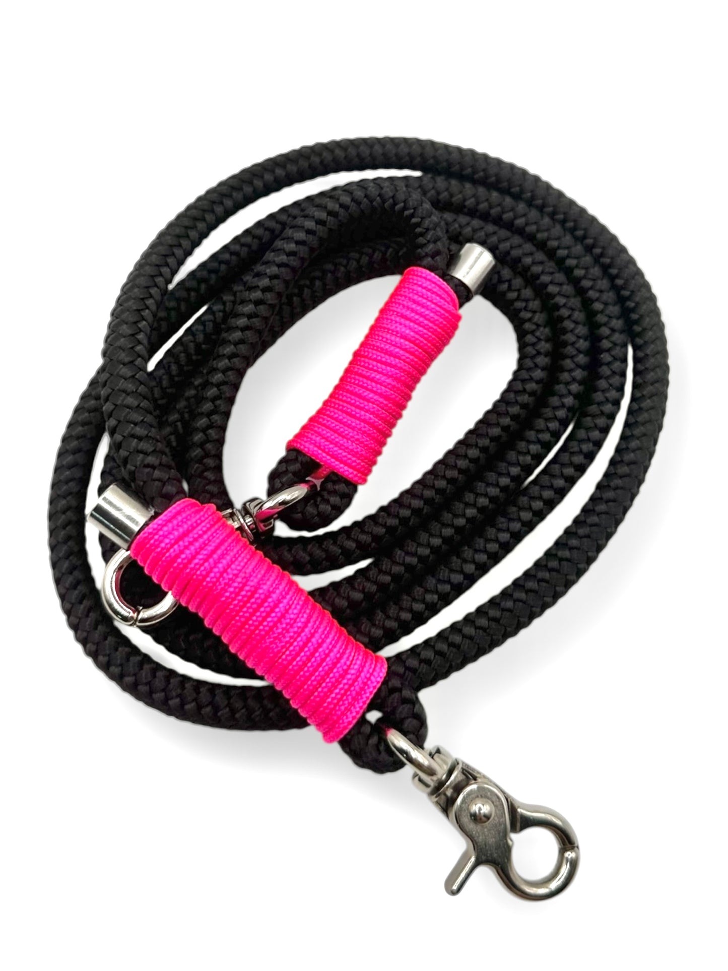 Hundeleine aus 8mm starken Tau in der Farbe schwarz mit nein rosa Details 