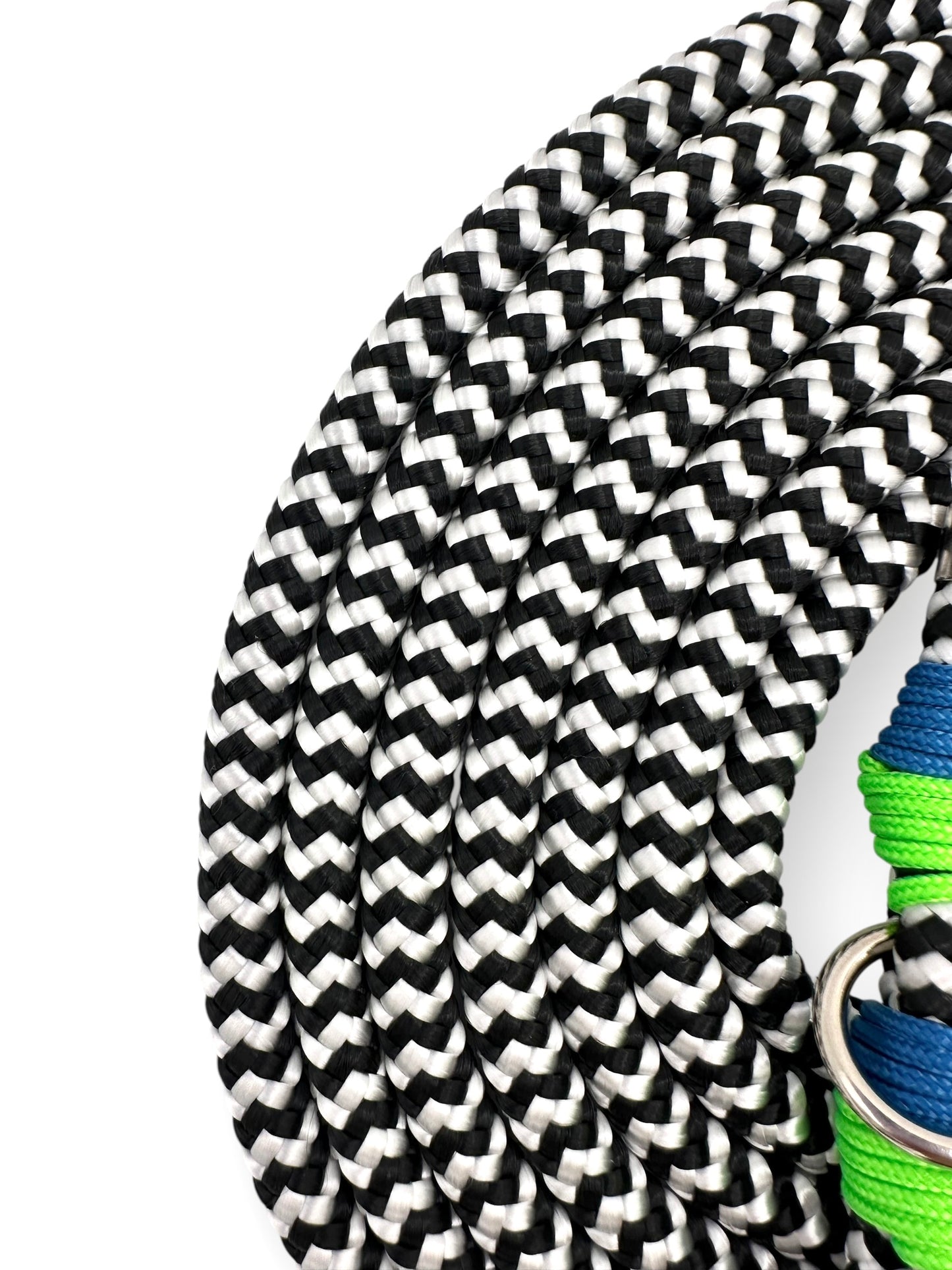 Hundeleine aus 10mm starken Tau in schwarz weiß shockwave mit lapis blauen und Neon grünen Details