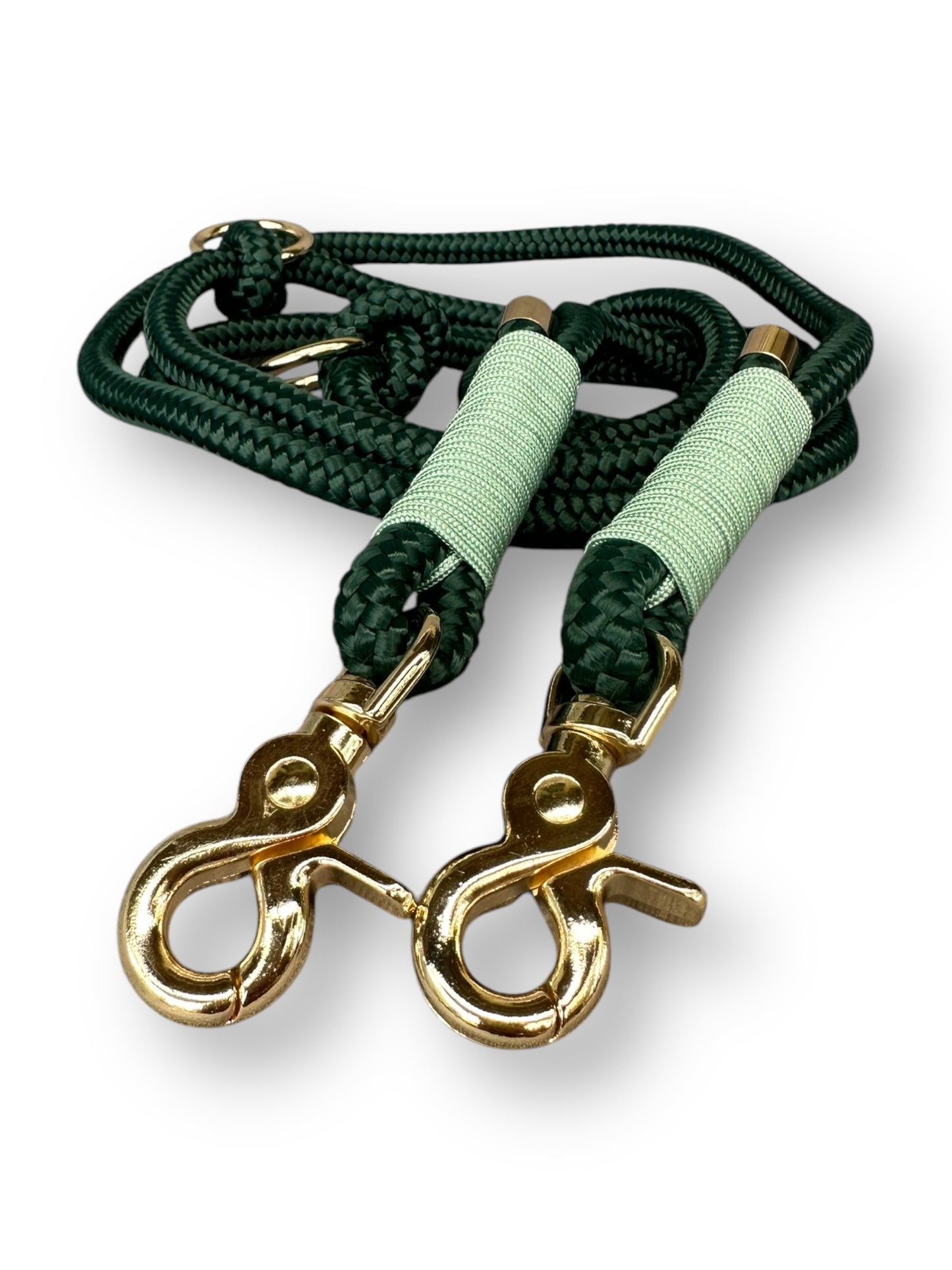Hundeleine aus 10mm Tau in der Farbe dark grün mit dewdrop grün Umwickelung und goldenen Details - Details karabiner