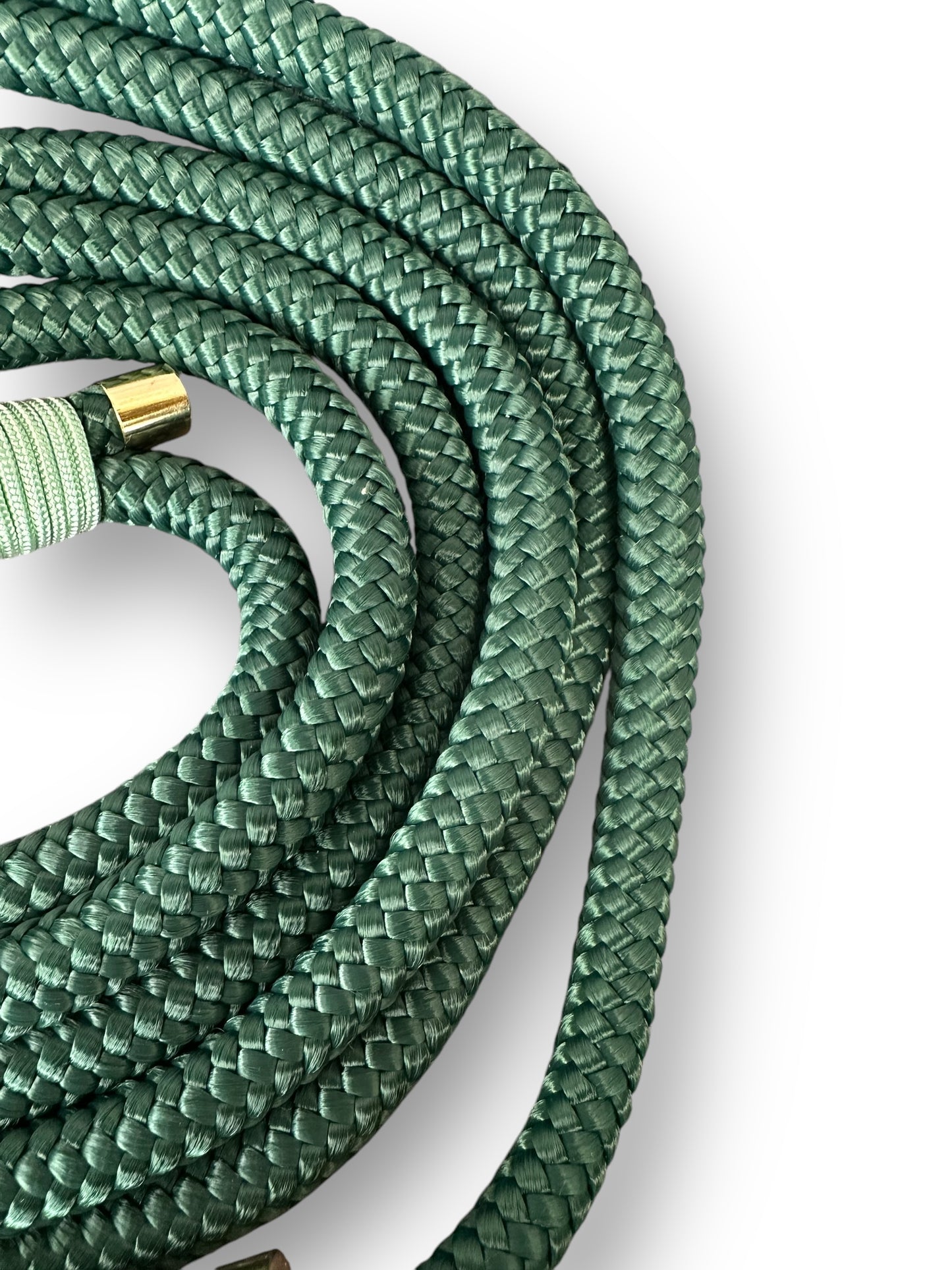 Hundeleine aus 10mm Tau in der Farbe dark grün mit dewdrop grün Umwickelung und goldenen Details - Details seil