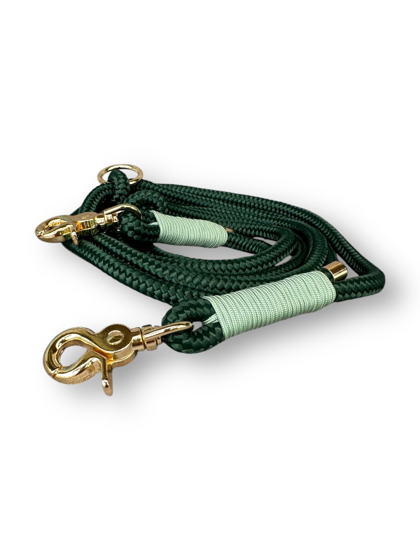 Hundeleine aus 10mm Tau in der Farbe dark grün mit dewdrop grün Umwickelung und goldenen Details - Vorderansicht
