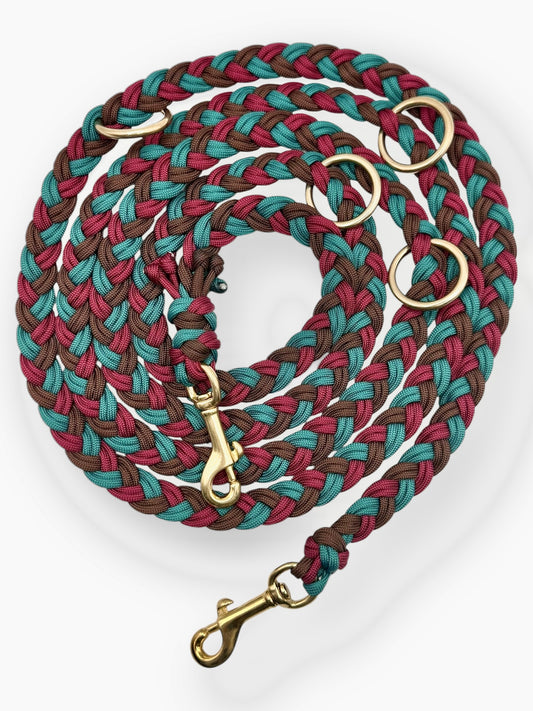 Paracordleine geflochten aus Paracord Typ 3. In Herbst und Winter Farben - Rot, Grün und Braun mit goldenen Details. 