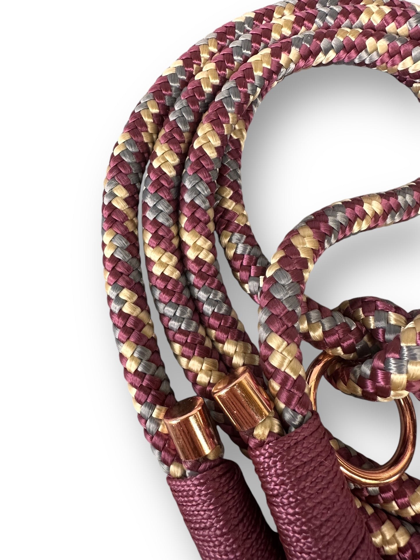 Hundeleine aus 10mm Tau in der Farbe class’s Bordeaux mit Aubergine Umwickelung und rosè farbenen Details - Detailansicht