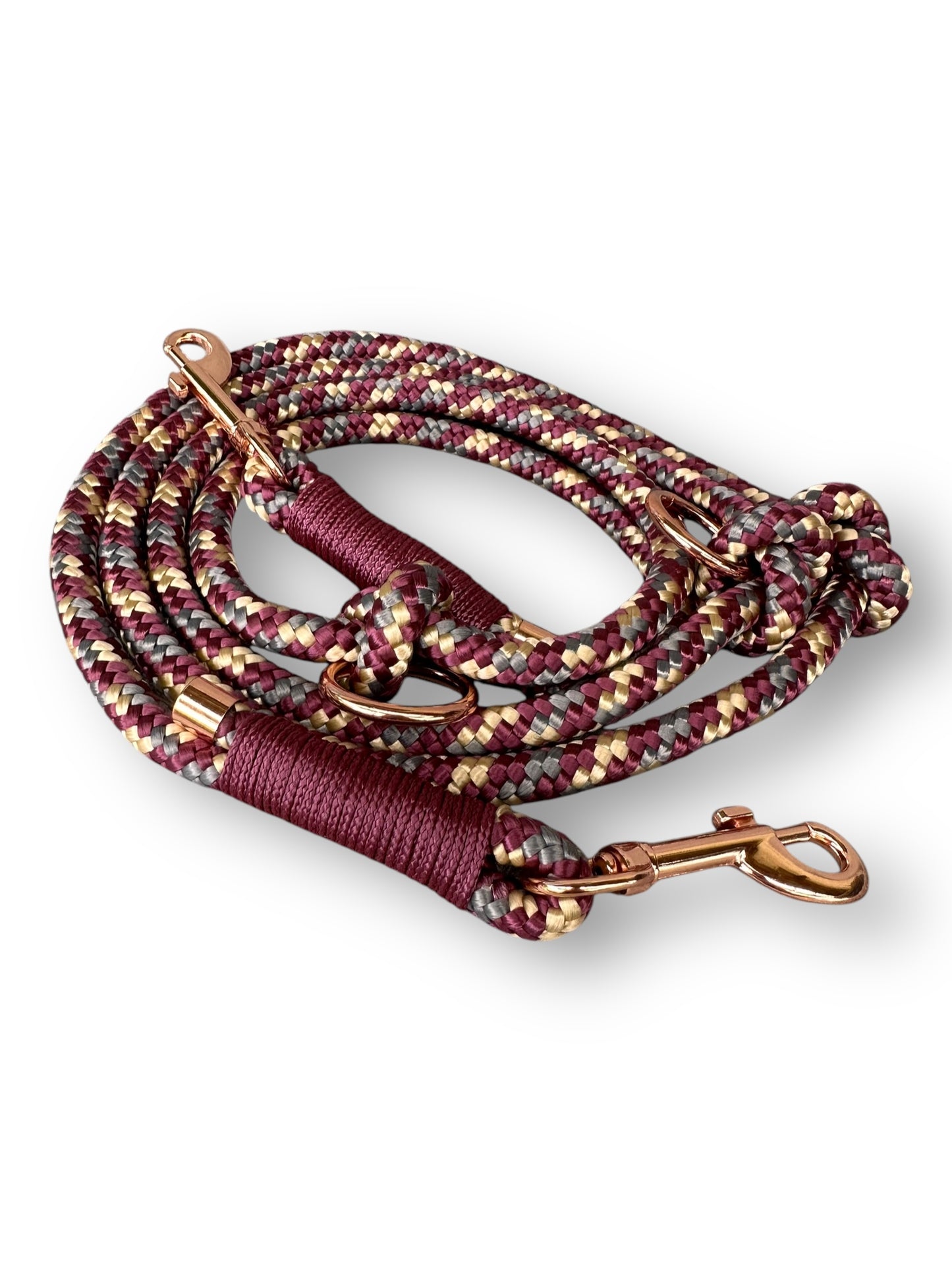 Hundeleine aus 10mm Tau in der Farbe class’s Bordeaux mit Aubergine Umwickelung und rosè farbenen Details - Vorderansicht gesamt 