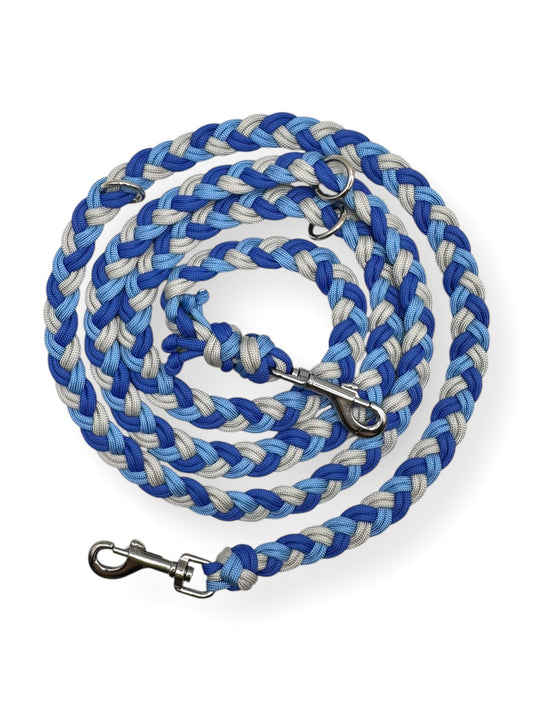 Hundeleine in blau und Silber geflochten aus Paracord Winter Edition Eis Blau. Winterliche Hundeleine als Weihnachtsgeschenk 