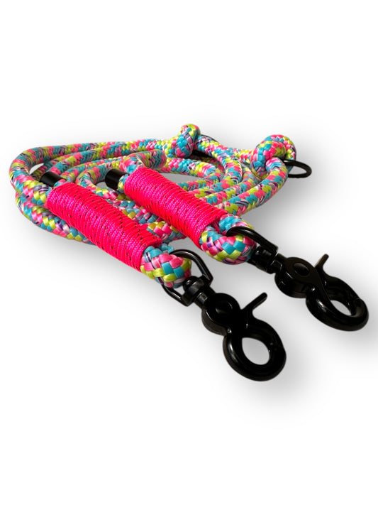 Hundeleine aus 10mm dickem Tau aus dem Seil bubble gum in bunten Farben mit neon rosa reflektierenden Details 