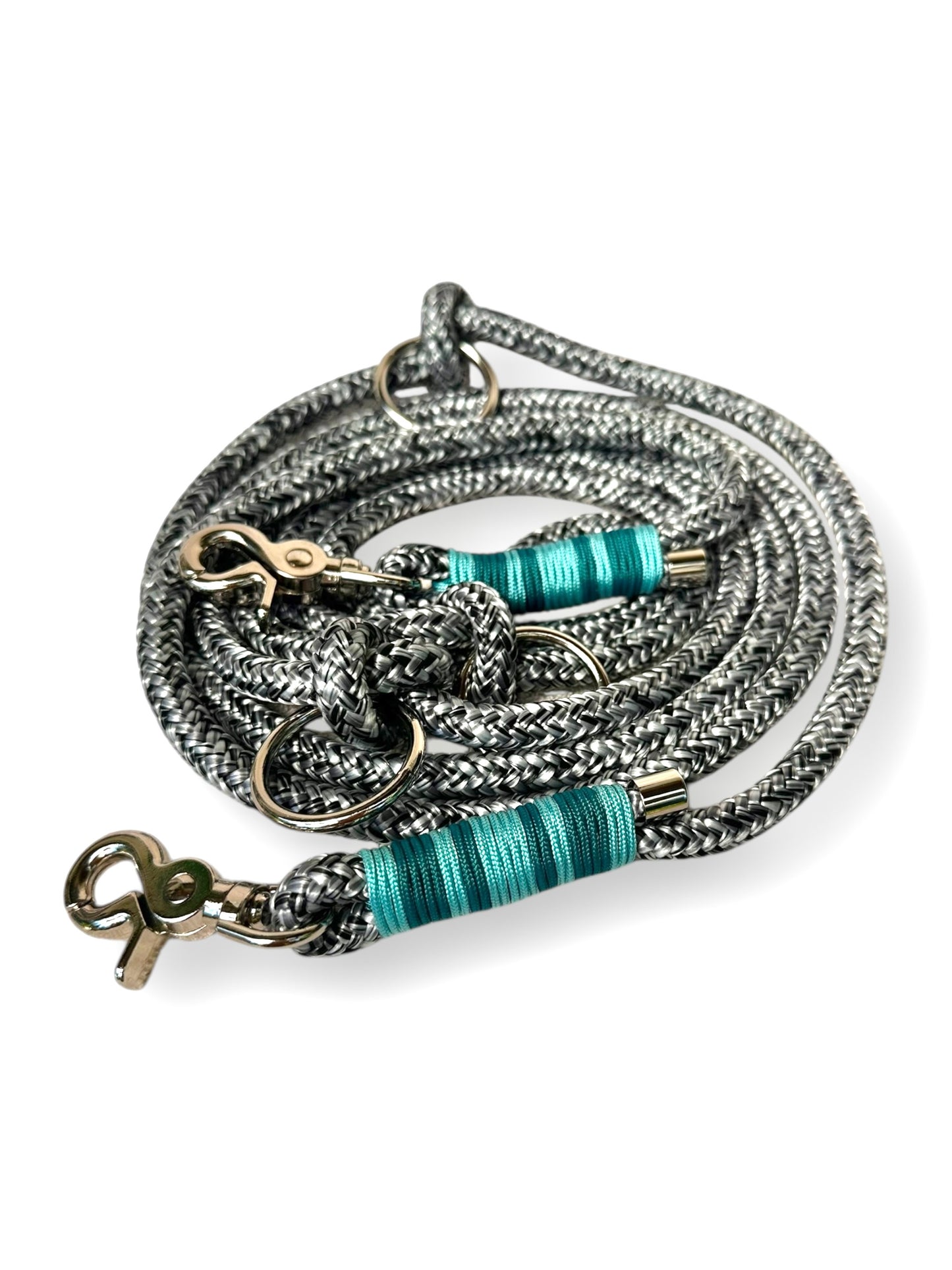 Hundeleine aus 10mm dickem Tau in den Farben grau, weiß, schwarz und türkis, mit silbernen Details - Draufsicht
