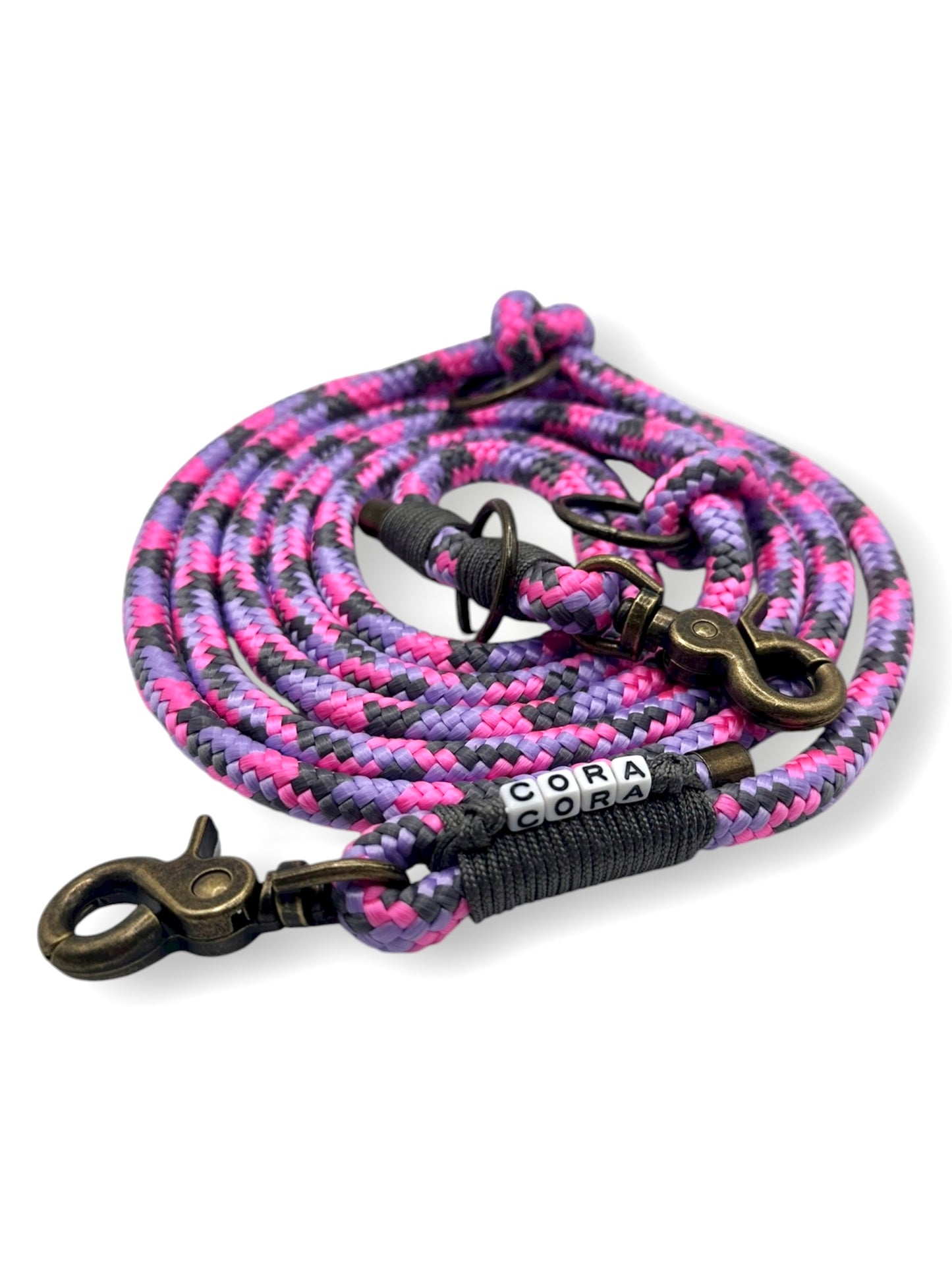 Hundeleine aus 10mm starken Tau mit reflektierender Umwicklung in den Farben rosa, lila und grau. Perfekt für einen Herbstspaziergang.