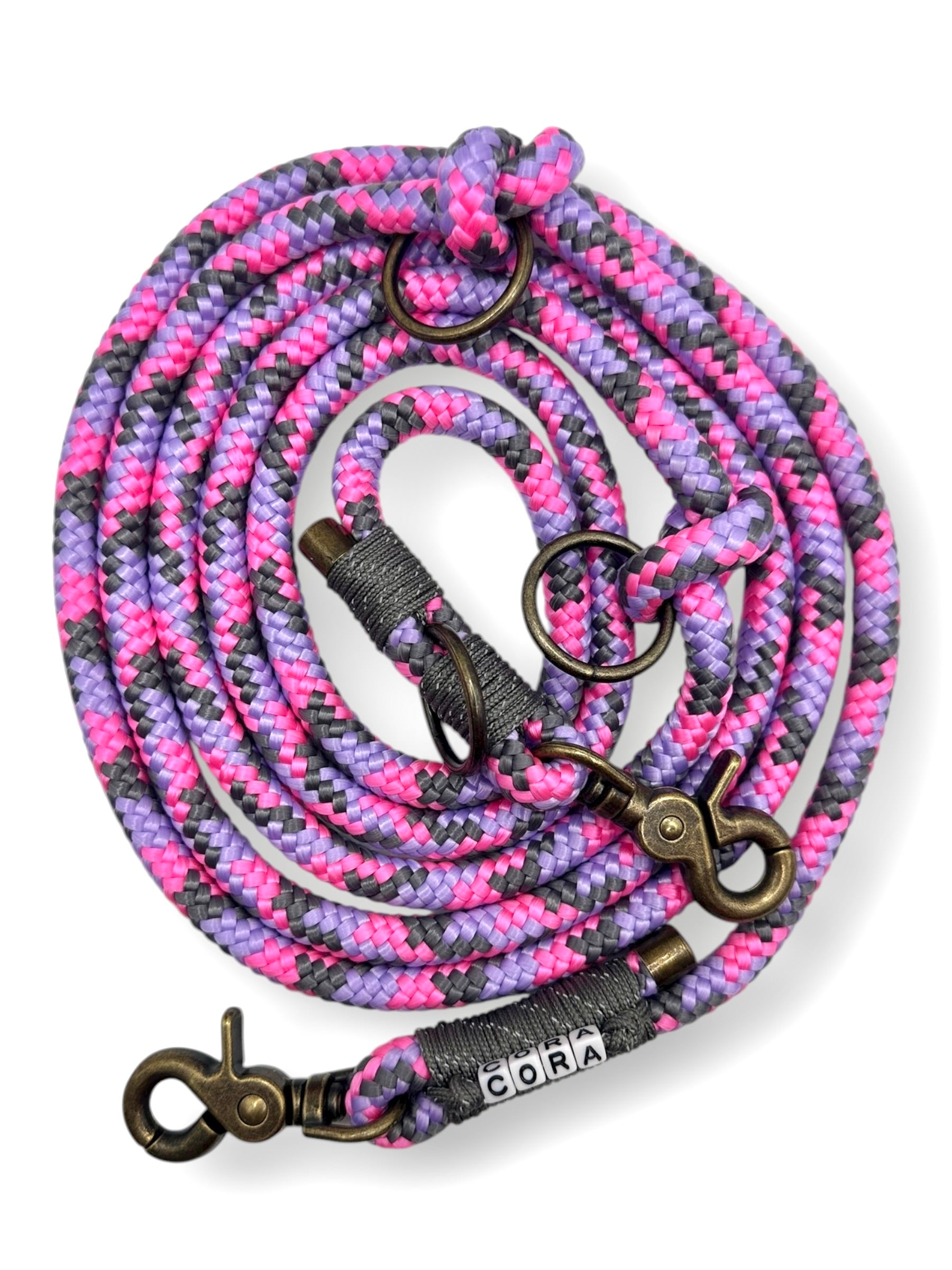Hundeleine aus 10mm starken Tau mit reflektierender Umwicklung in den Farben rosa, lila und grau. Perfekt für einen Herbstspaziergang.