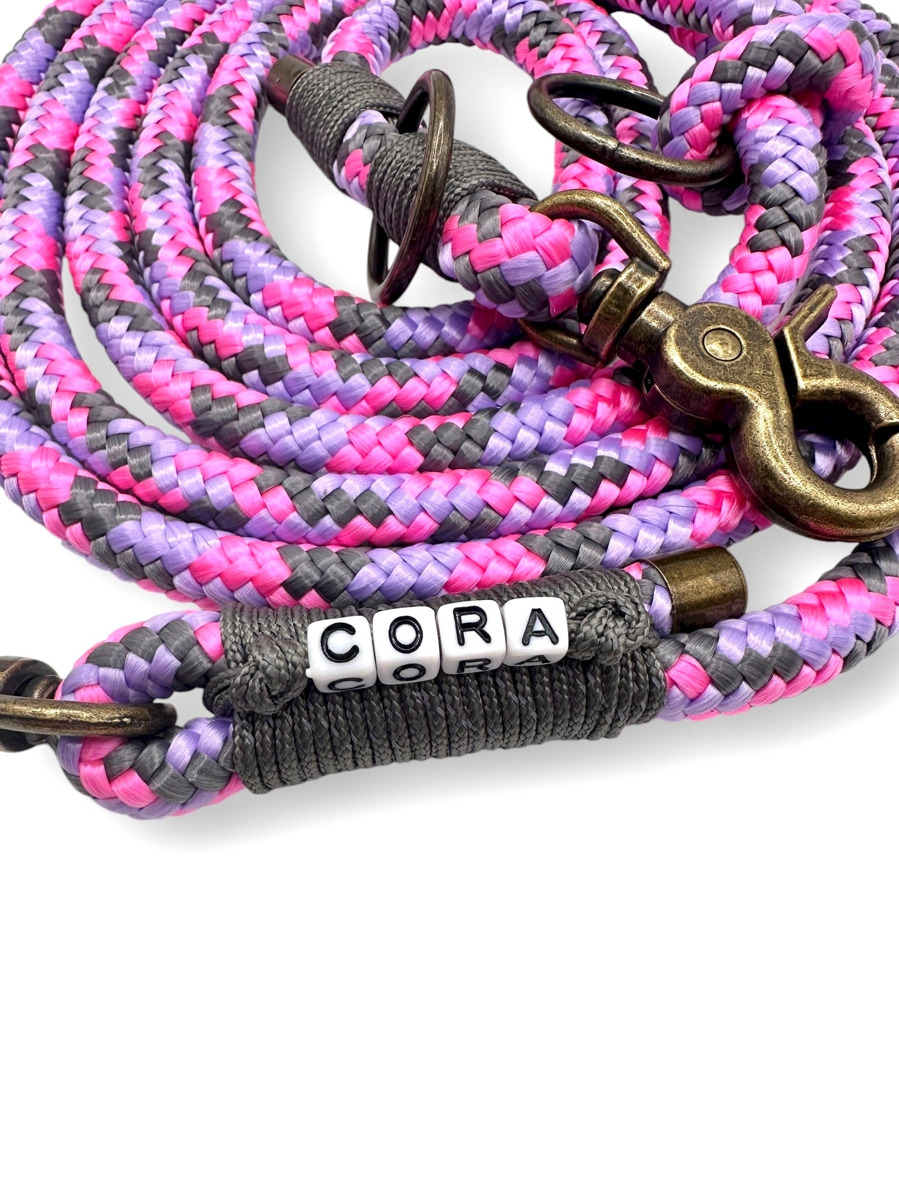 Hundeleine aus 10mm starken Tau mit reflektierender Umwicklung in den Farben rosa, lila und grau. Perfekt für einen Herbstspaziergang. Umwicklung 