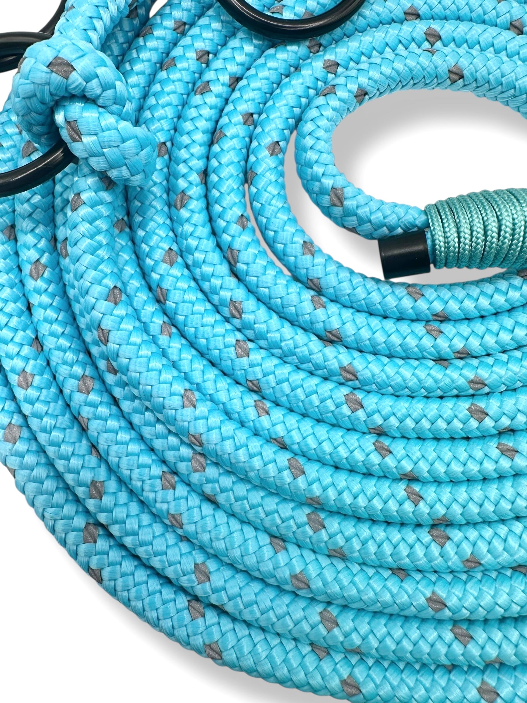 Hundeleine für dunkle Tage mit reflektierenden Details in der Farbe Blau. Weihnachtsgeschenk für alle Hundeliebhaber 