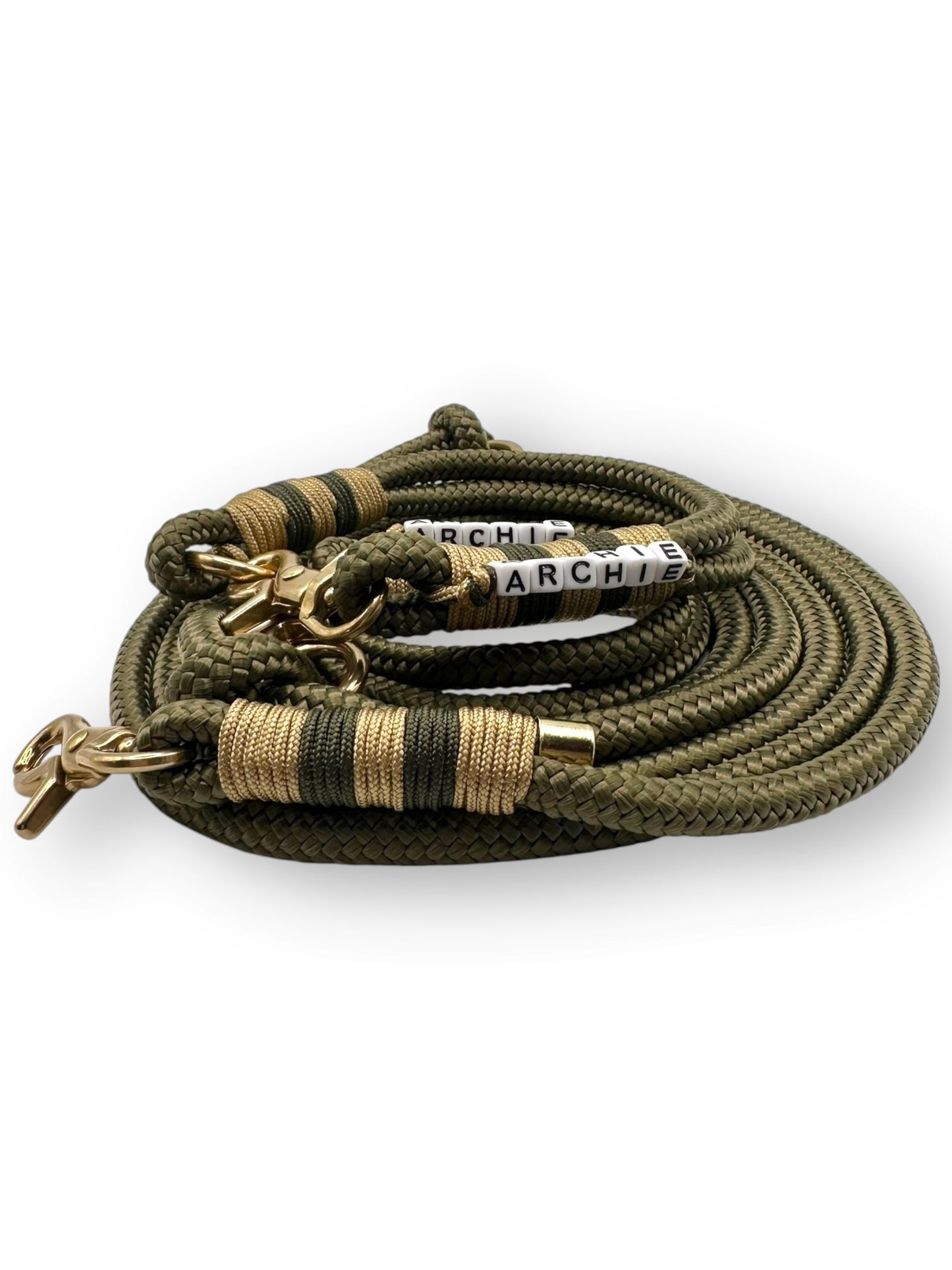 Hundeleine und Hundehalsband aus 8mm Tau in Herbst Farben Military grün  mit goldenen Details und personalisierung herbstlich - Seitenansicht 