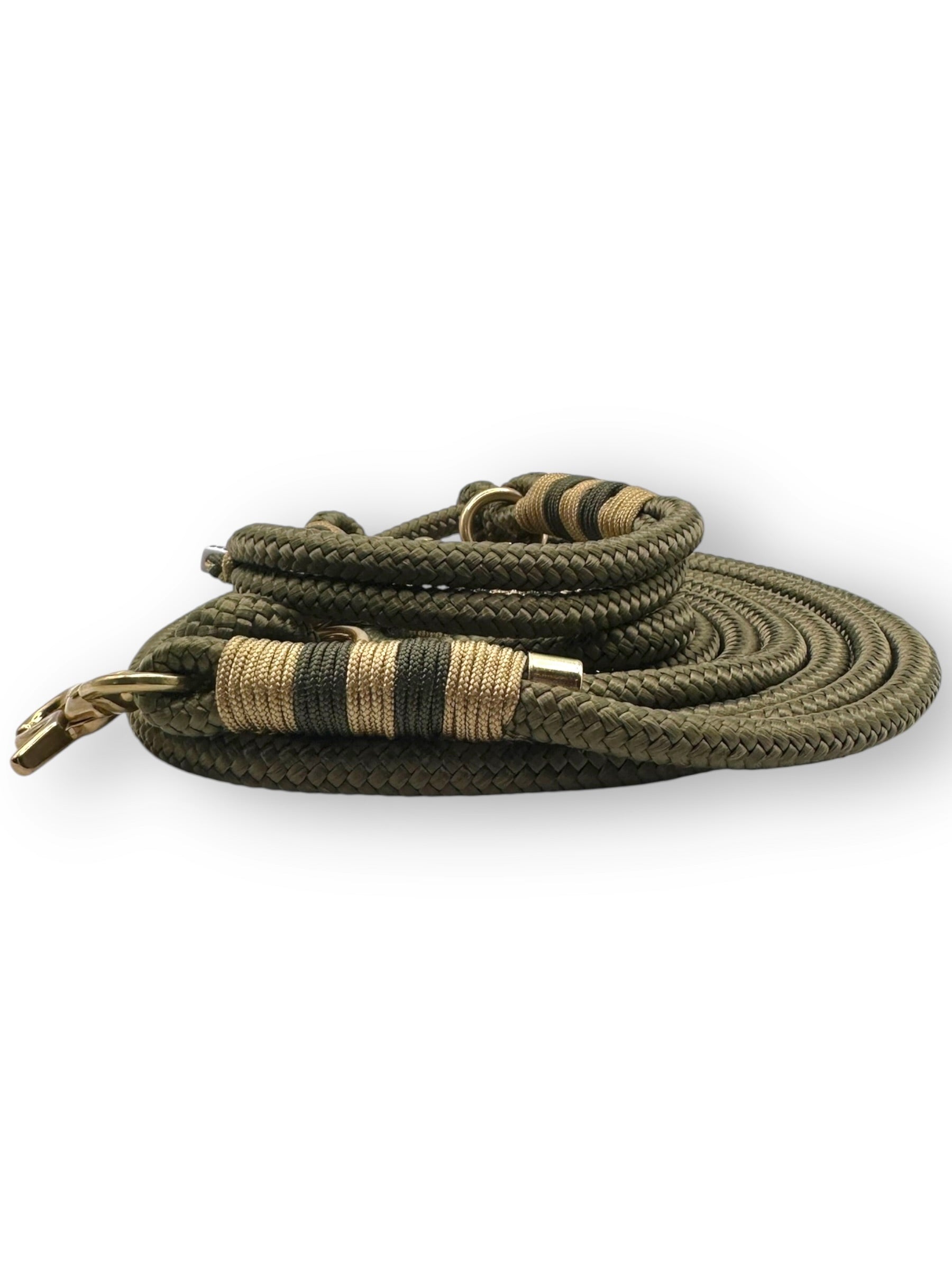 Hundeleine und Hundehalsband aus 8mm Tau in Herbst Farben Military grün  mit goldenen Details und personalisierung herbstlich - rückansicht