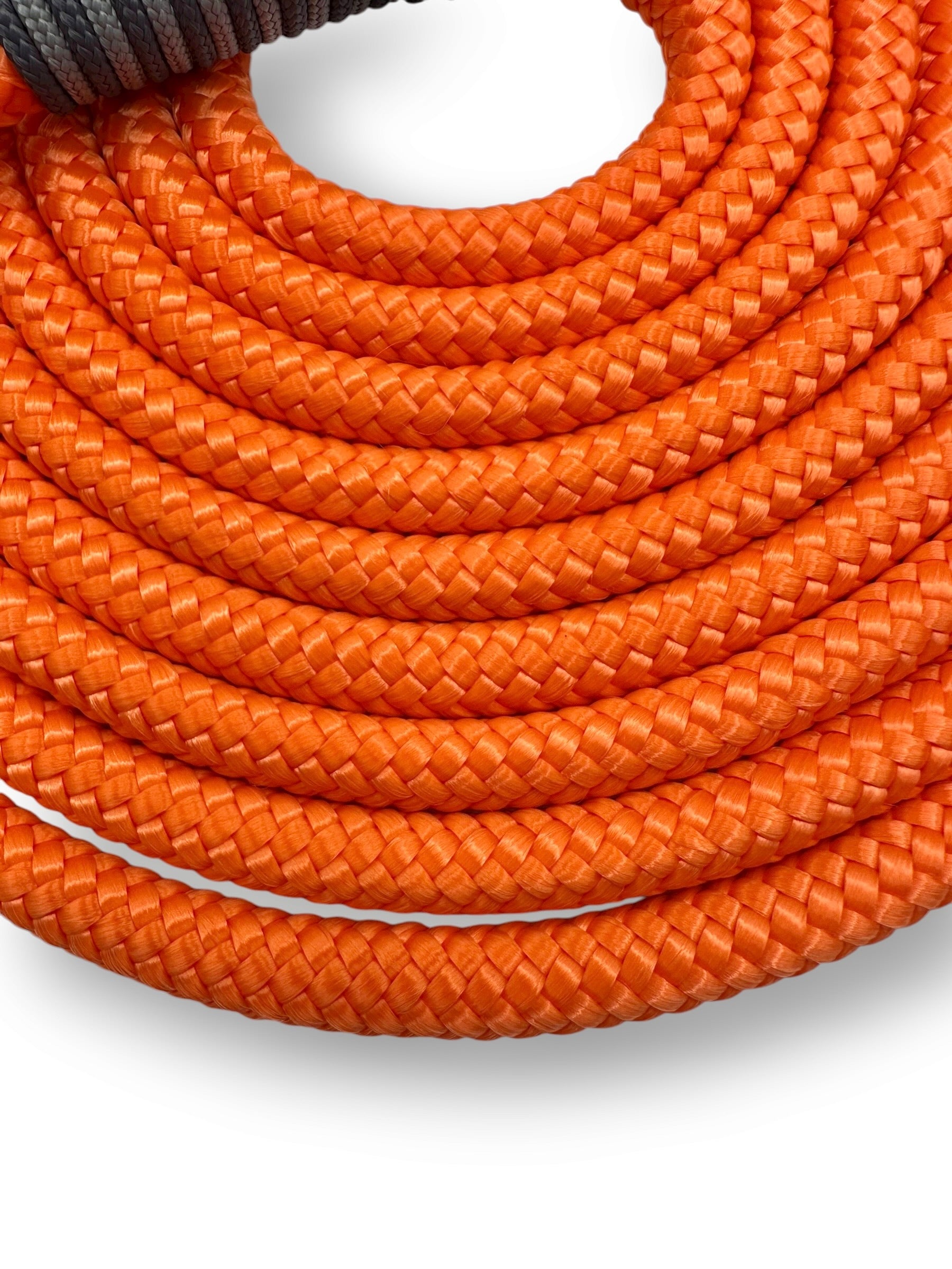 Hundeleine aus 8mm starken Tau in Neon Orange mit schwarzen und grauen Details. Seil