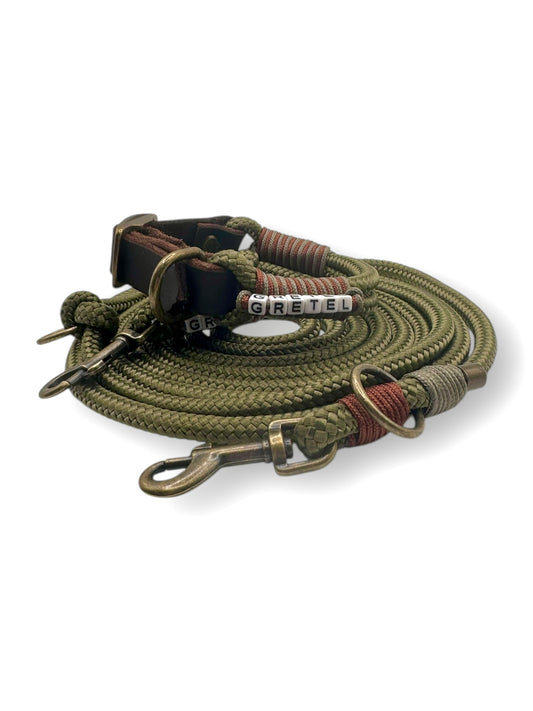Hundeset aus Halsband und Leine in Khaki und Rust. Perfektes Weihnachtsgeschenk für alle Hundeliebhaber. Grün und rot aus Tau und Leder.