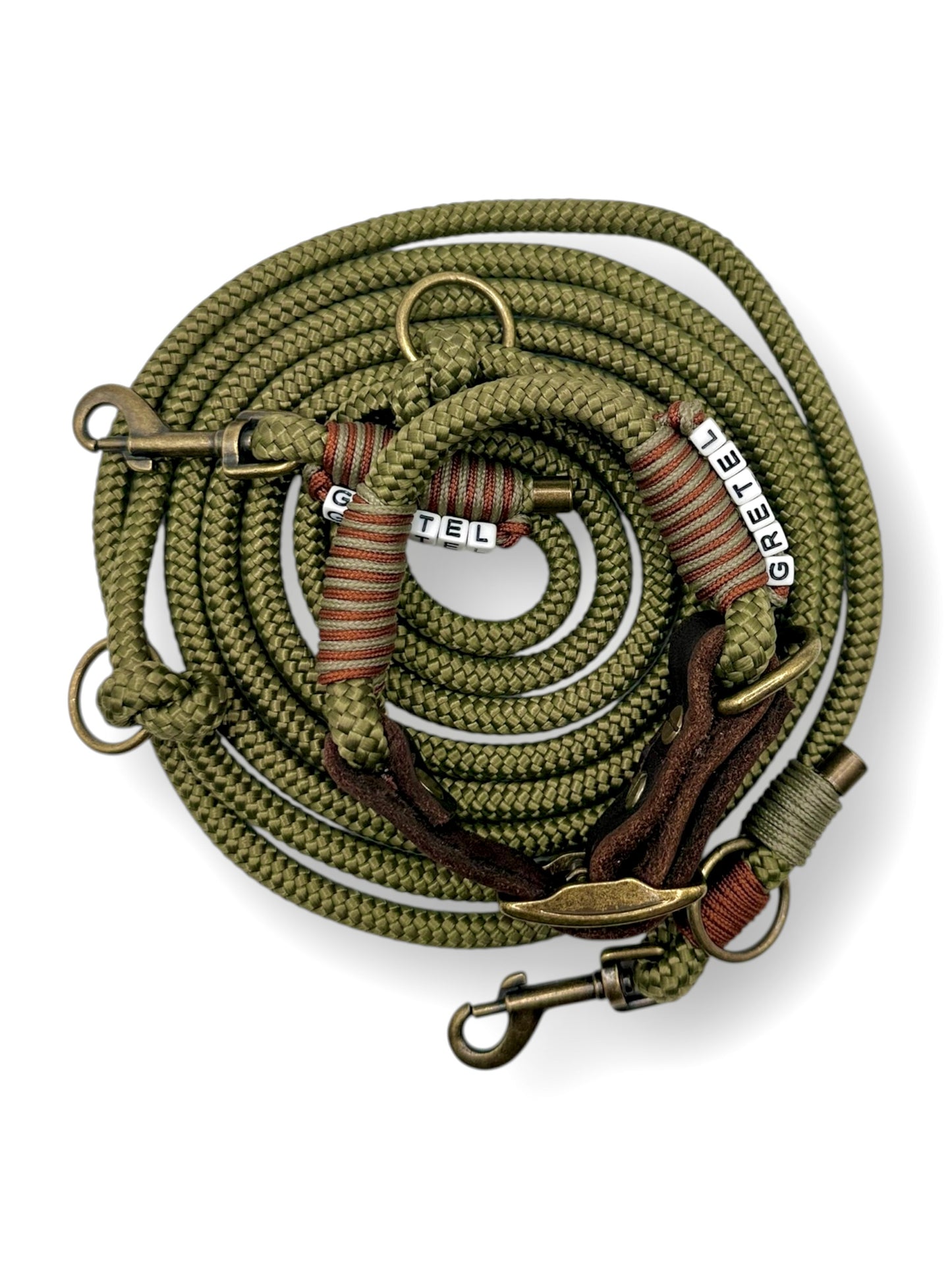 Hundeset aus Halsband und Leine in Khaki und Rust. Perfektes Weihnachtsgeschenk für alle Hundeliebhaber. Grün und rot aus Tau und Leder.