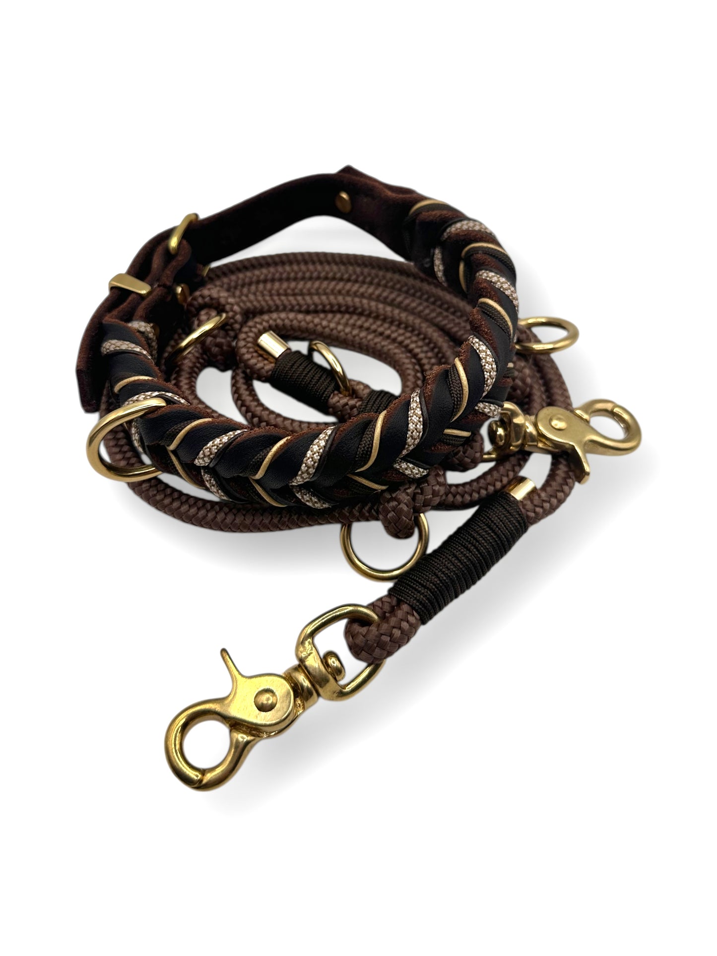 Hundeset bestehend aus Lederhalsband und Tauleine in braun mit beigen und goldenen Details. Anpassbar in Länge und Breite. 