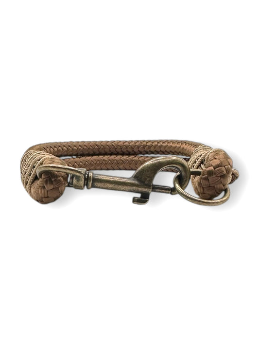 Hundeset in der Farbe Sepia braun bestehend aus tauleine und tauhalsband. Konfigurierbar in Farbe, Länge und Breite. Mit herbstlichen antik goldenen Details. Halsband vorne 