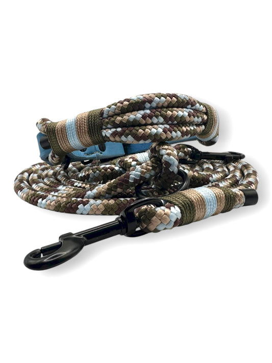 Hundeset bestehend aus Leine und Halsband aus 10mm starken Tau Tundra. Herbstliche Farben: Grün, Braun, Beige und Blau. Mit Schwarzen Karabinern und O-Ringen. rückansicht