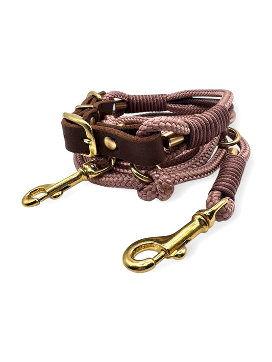 Hundeset aus Leine und Halsband gefertigt aus 8mm Tau und Leder. In den Farben Kupferrosa und braun mit goldenen Details. Farblich passend zum Herbst. Seite