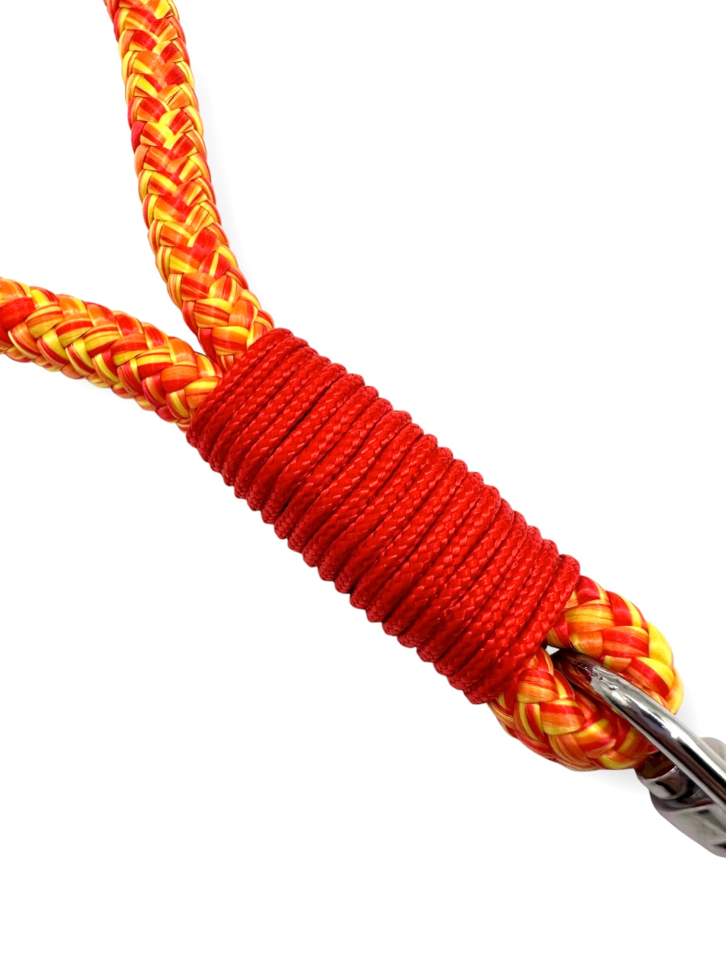 Kurzführer für Hunde aus Tau in den Farben gelb, orange und rot mit silberne Details. Umwicklung rot 