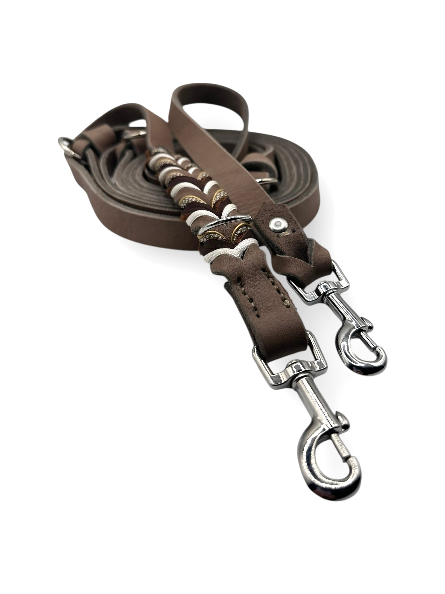 Lederleine für Hunde in braun geflochtene Hundeleine. Farben: Braun und Schlamm mit Details aus Paracord. Anpassbar an jede Hundegröße. Perfektes Weihnachtsgeschenk 