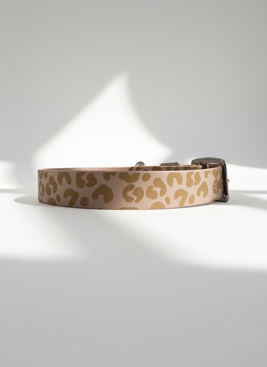 Leohalsband in powder Tan aus BioThane in verschieden Breiten und Größen erhältlich personalisierbar 