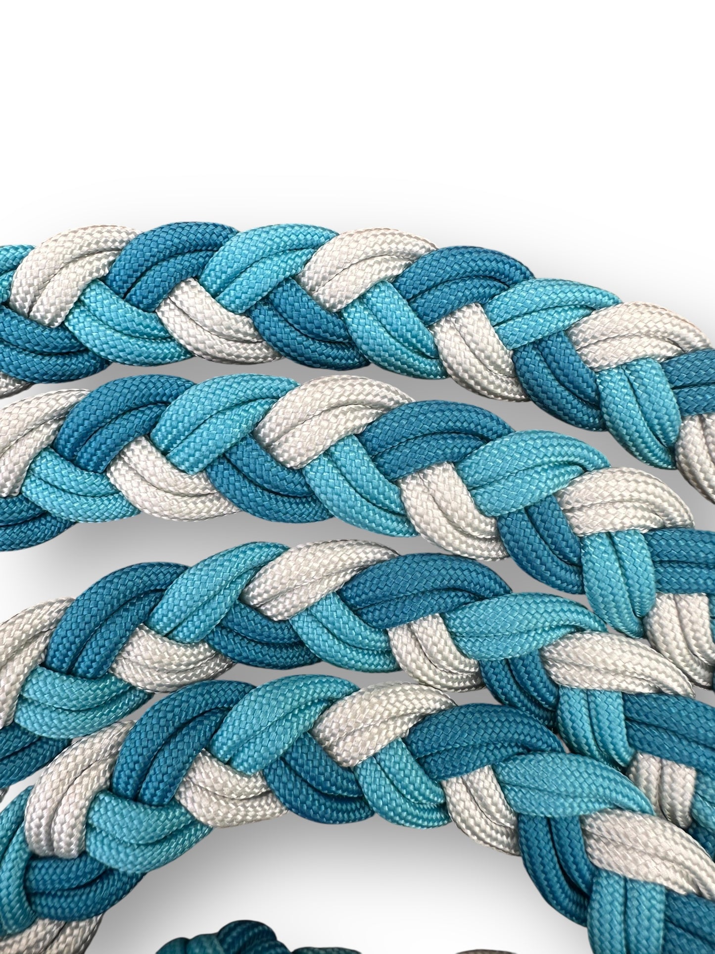 Hundeleine geflochten aus Paracord in den Farben caribbean blau, neon turquoise und silber grau Seil