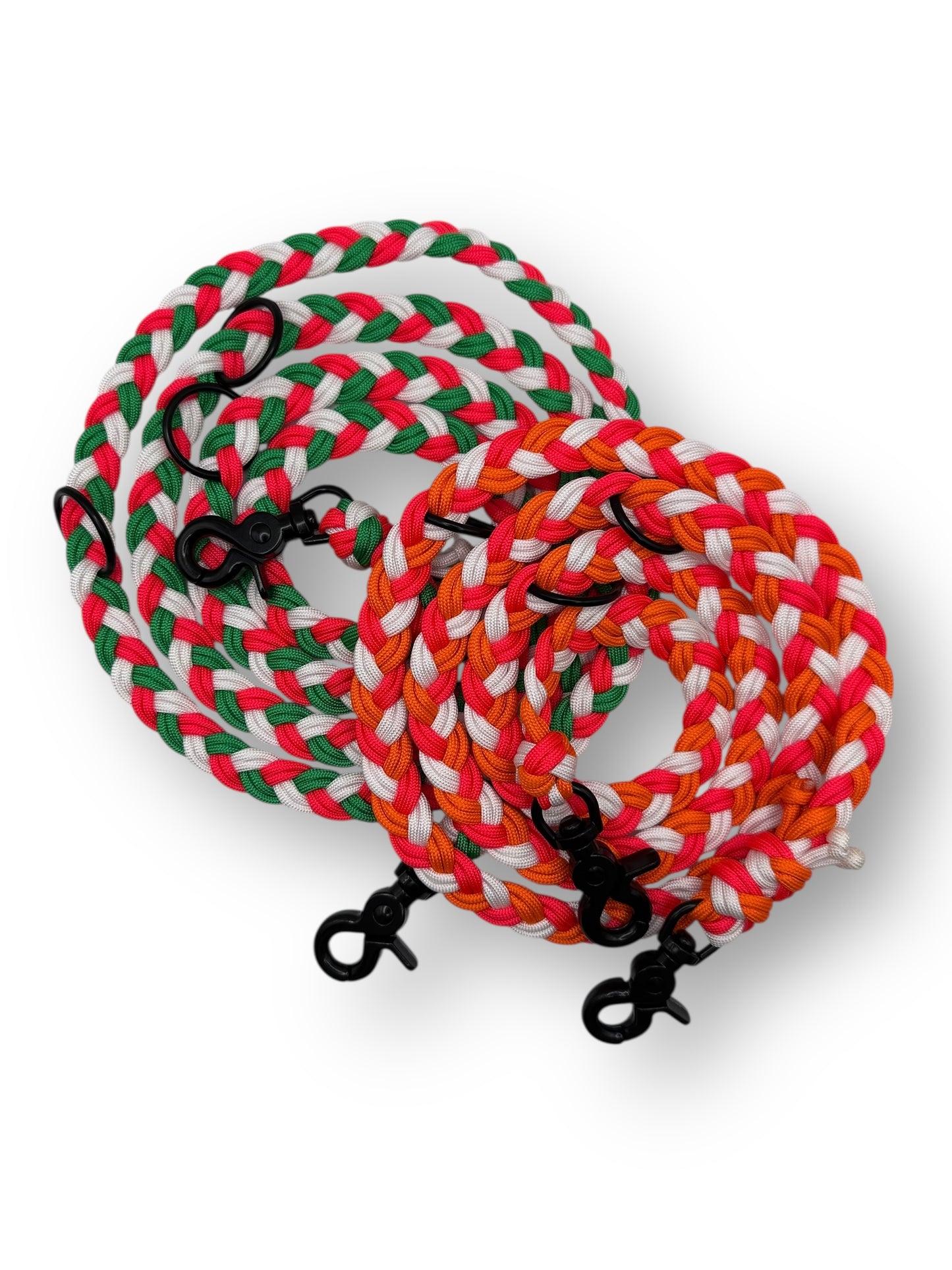 Paracordleine geflochten aus Tau in den Farben gruen orange pink und weiß. Mit schwarzen Beschlägen. Farbenfrohe individuell anpassbare Hundeleine.