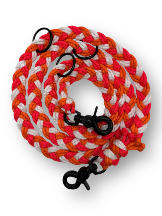 Paracordleine geflochten aus Tau in den Farben orange  pink und weiß. Mit schwarzen Beschlägen. Farbenfrohe individuell anpassbare Hundeleine.