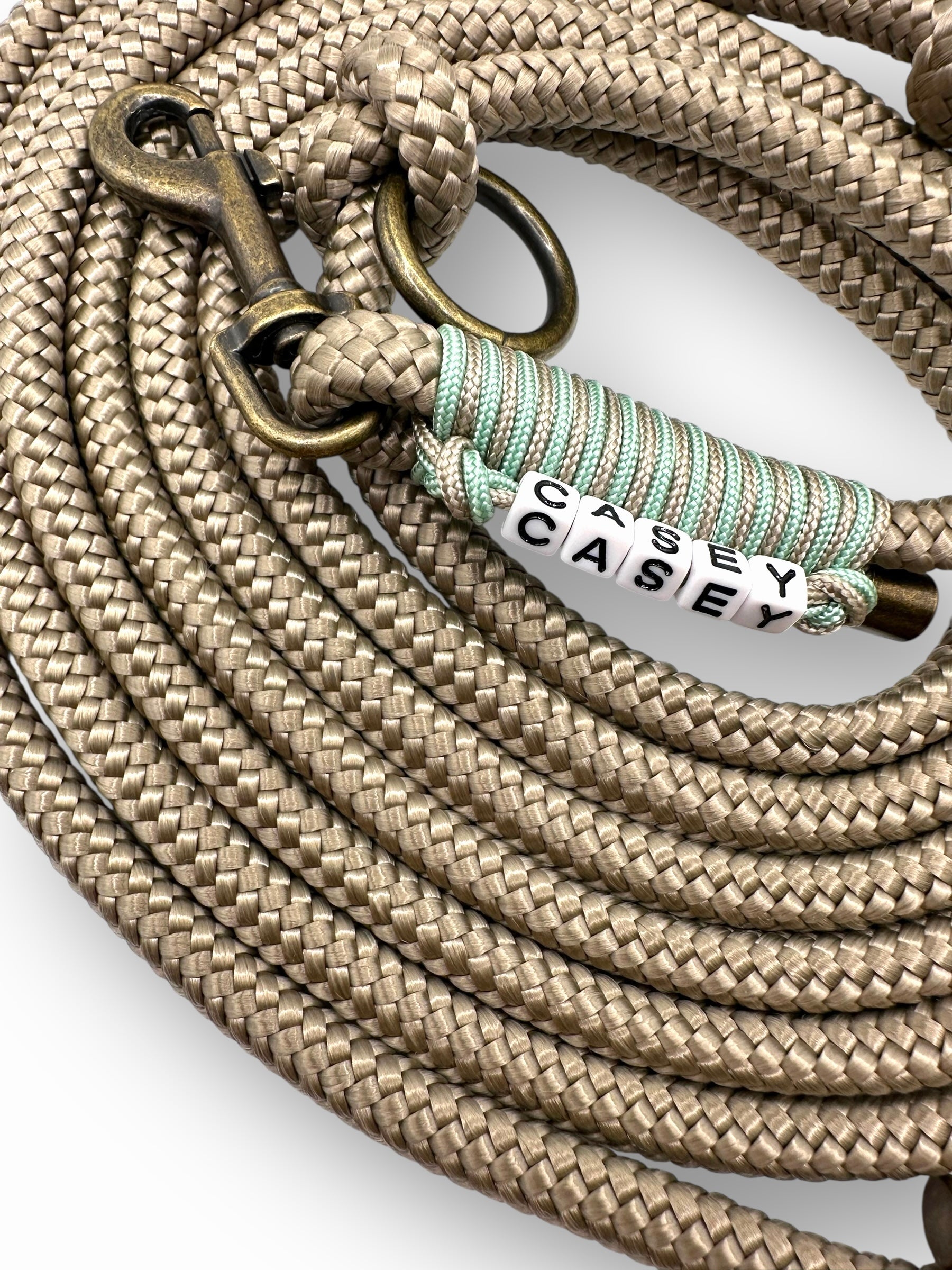 Hundeleine aus Tau in der Farbe tan mit dewdrop grünen Details Seil