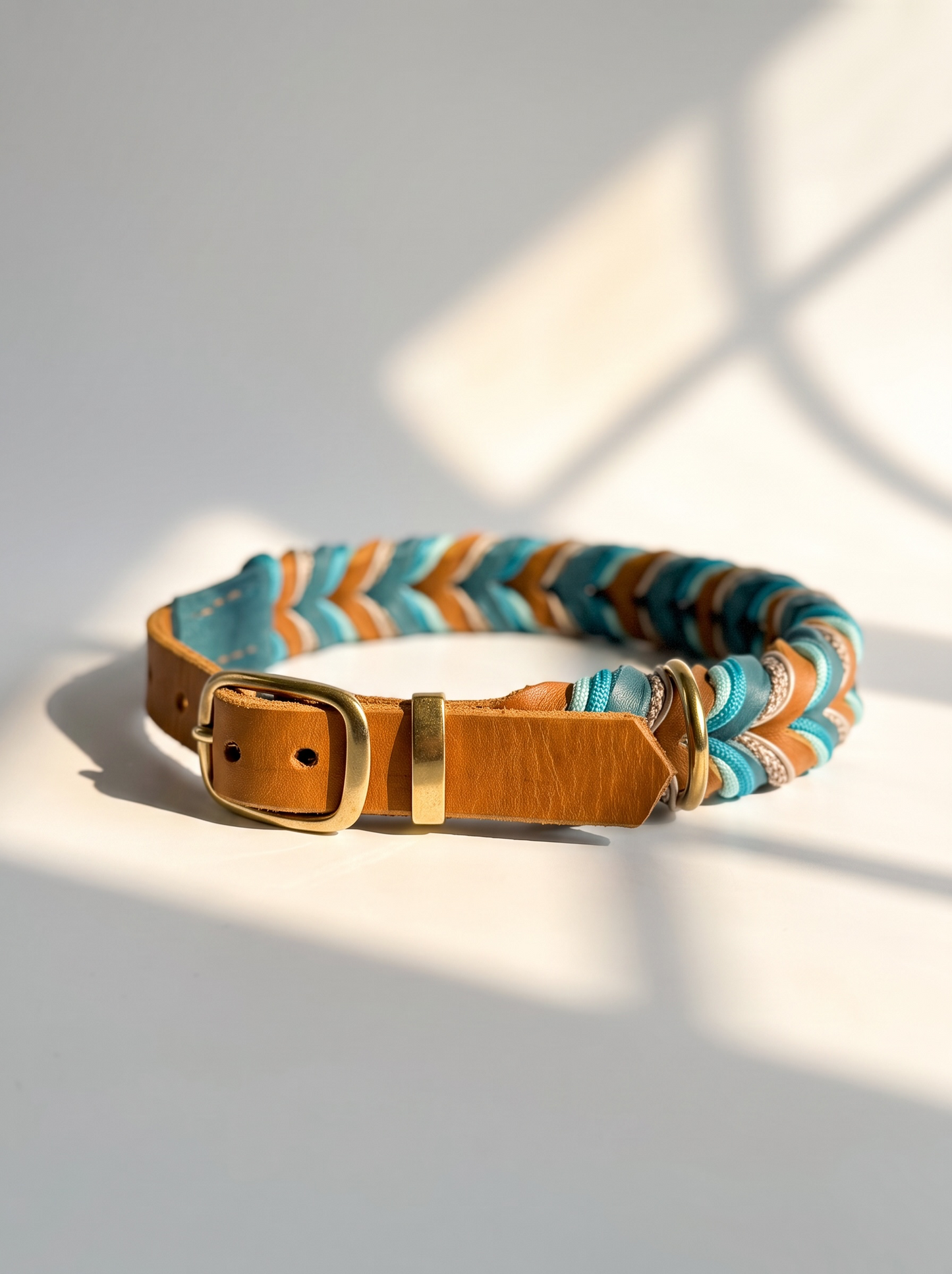 Lederhalsband WEAVE in COGNAC X PETROL