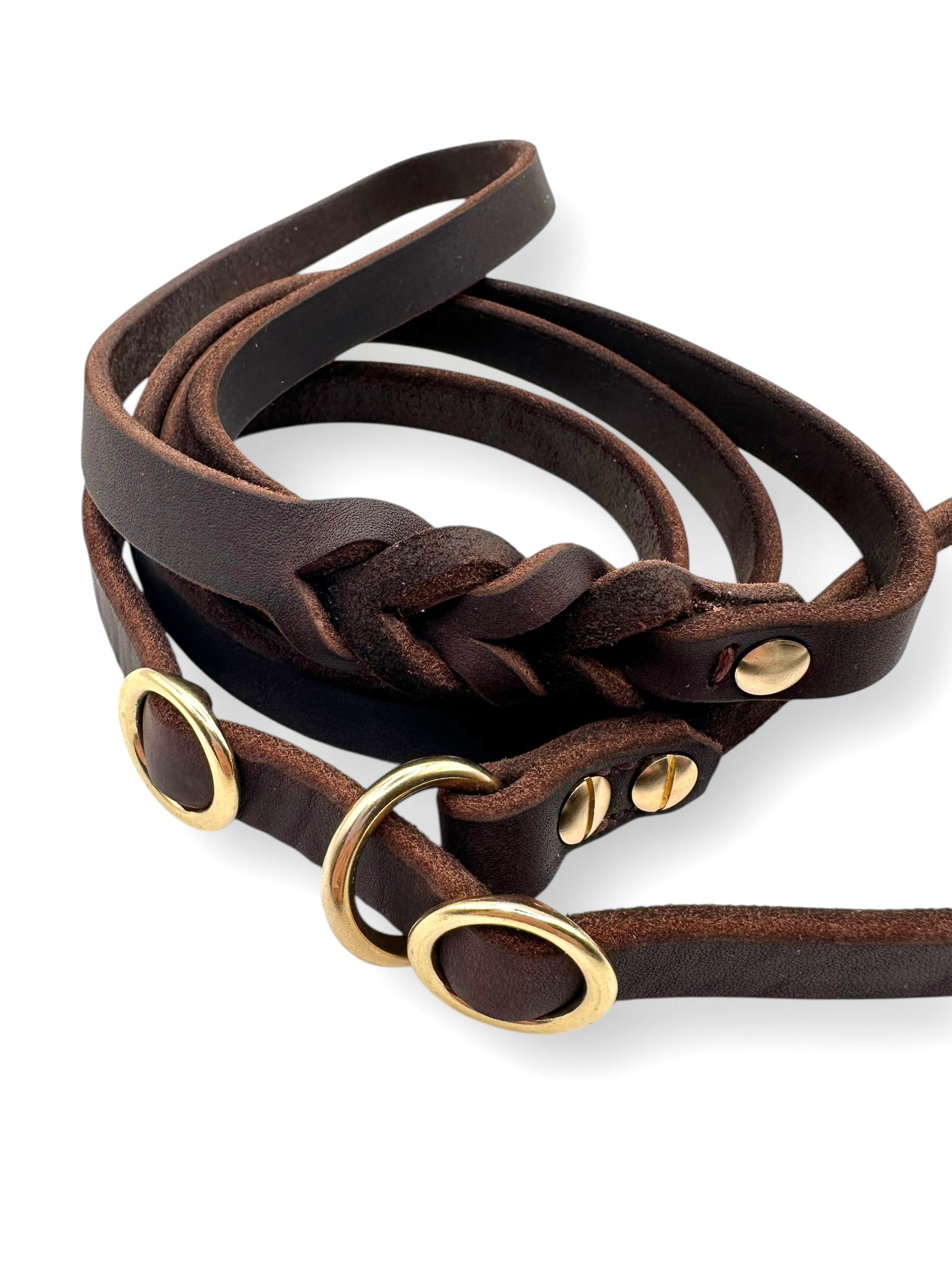 Retrieverleine aus Leder in braun mit Messing Beschlägen. Zugstoppleine für Hunde aus Fettleder.