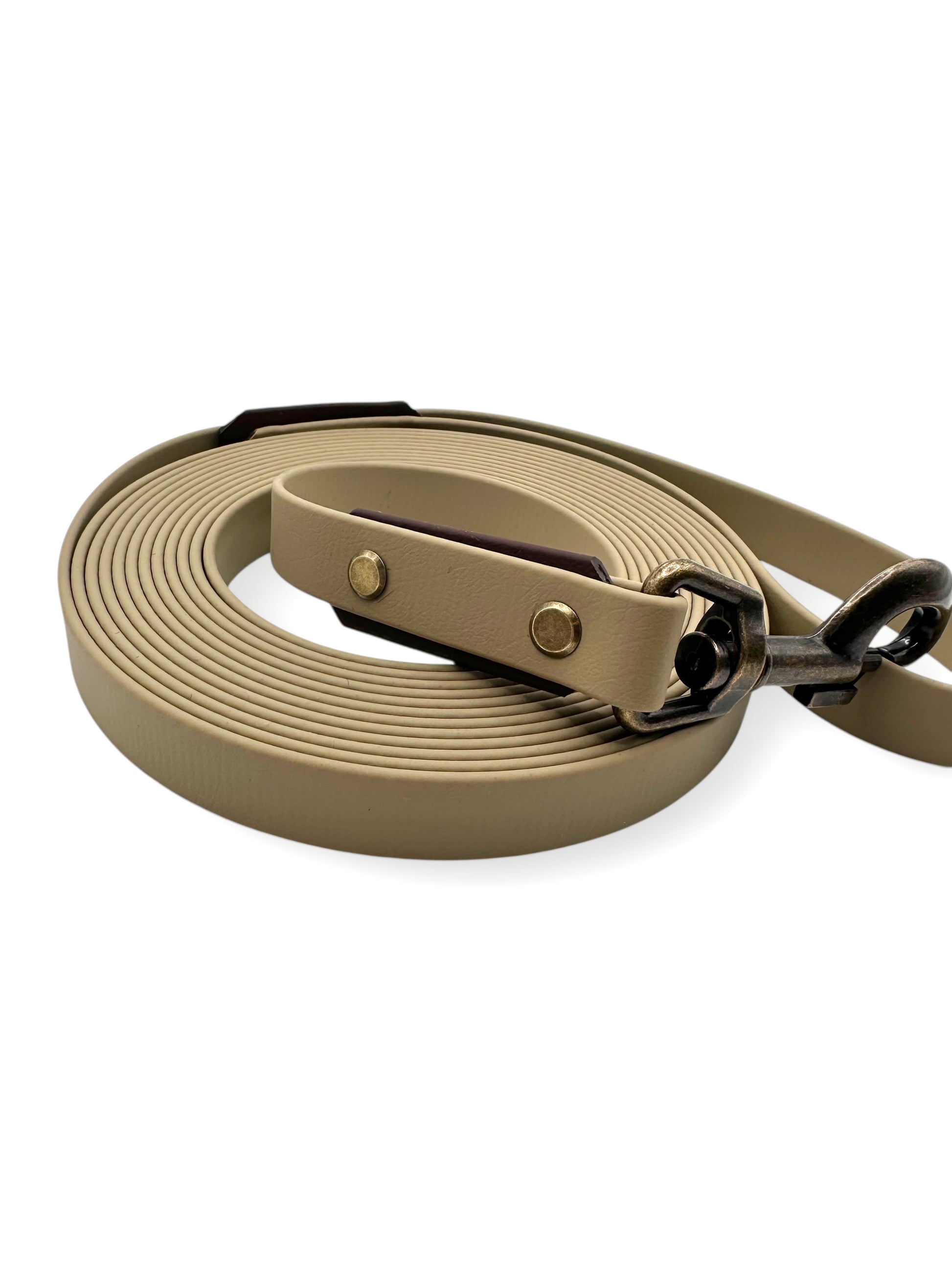 Schleppleine aus BioThane in beige. Länge zwischen 5 bis 20 m wählbar. Breite 16mm